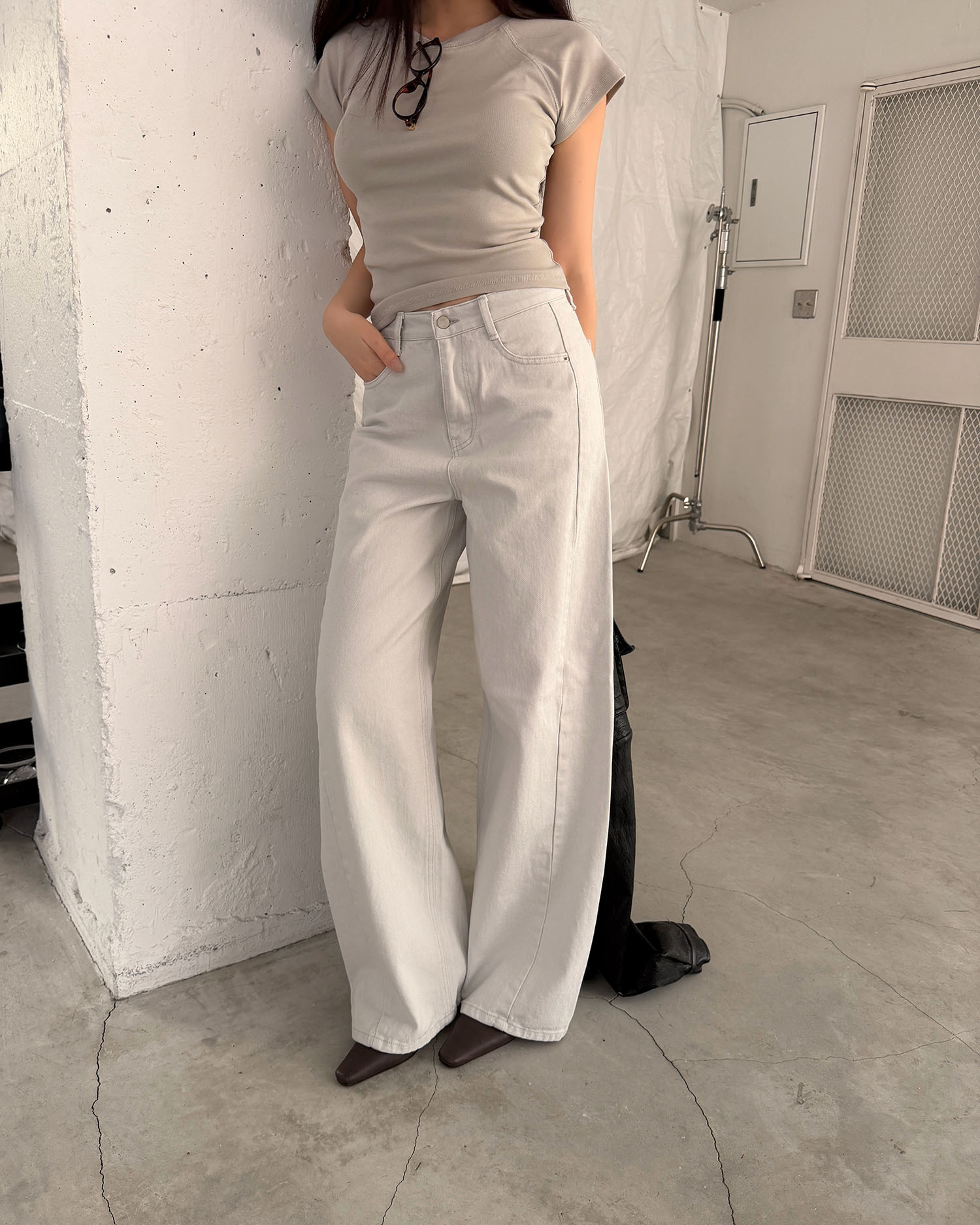 B4025 必收！超長腿直筒丹寧 / 灰