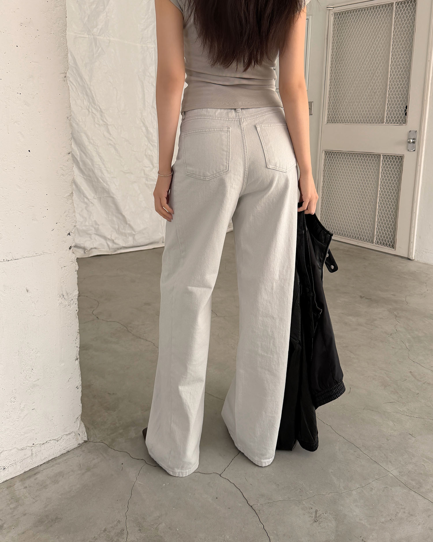 B4025 必收！超長腿直筒丹寧 / 灰