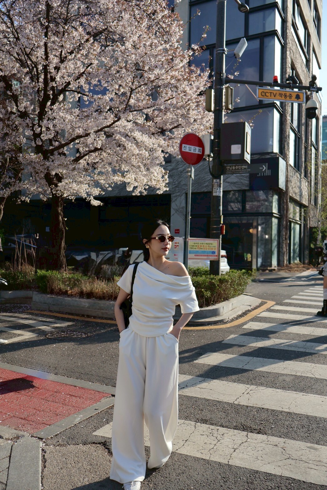 H350行走費洛蒙斜肩套裝