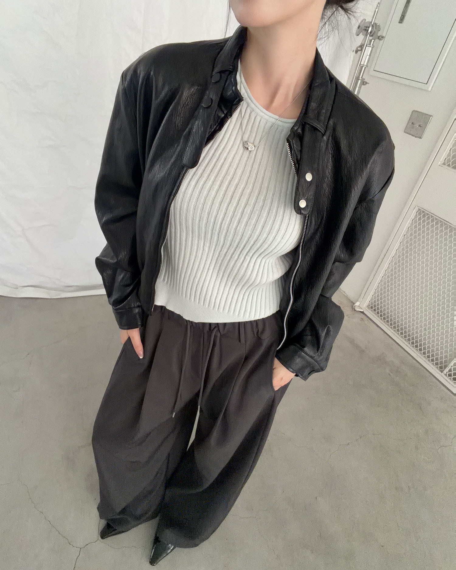 O4001 小立領皮外 / 黑