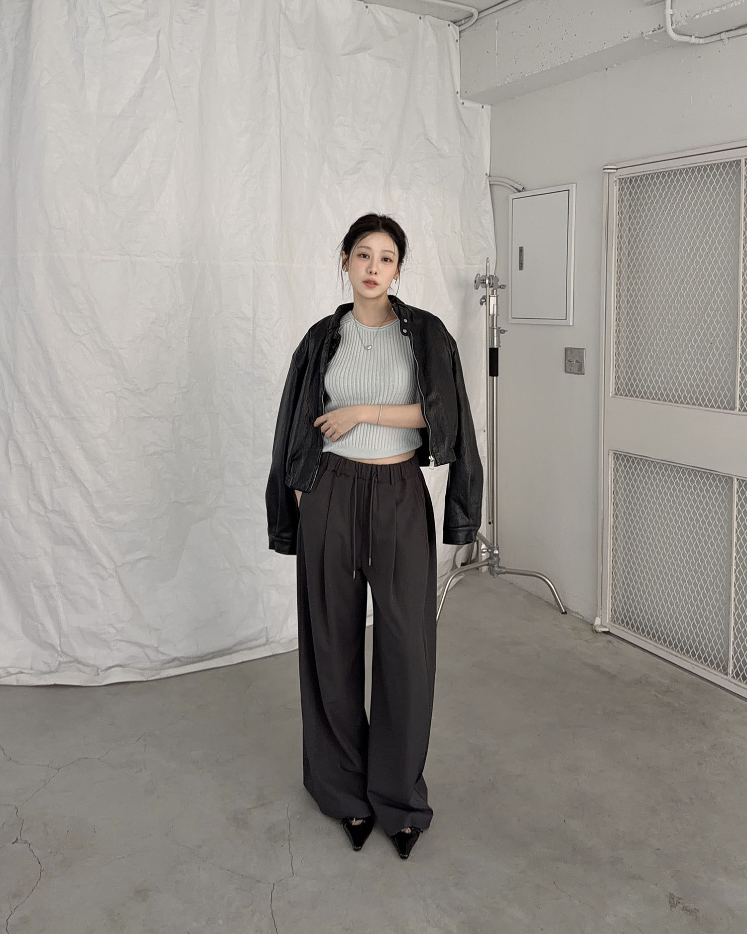 B4022 垂墜滿分!鬆緊打摺寬西褲 / 深灰