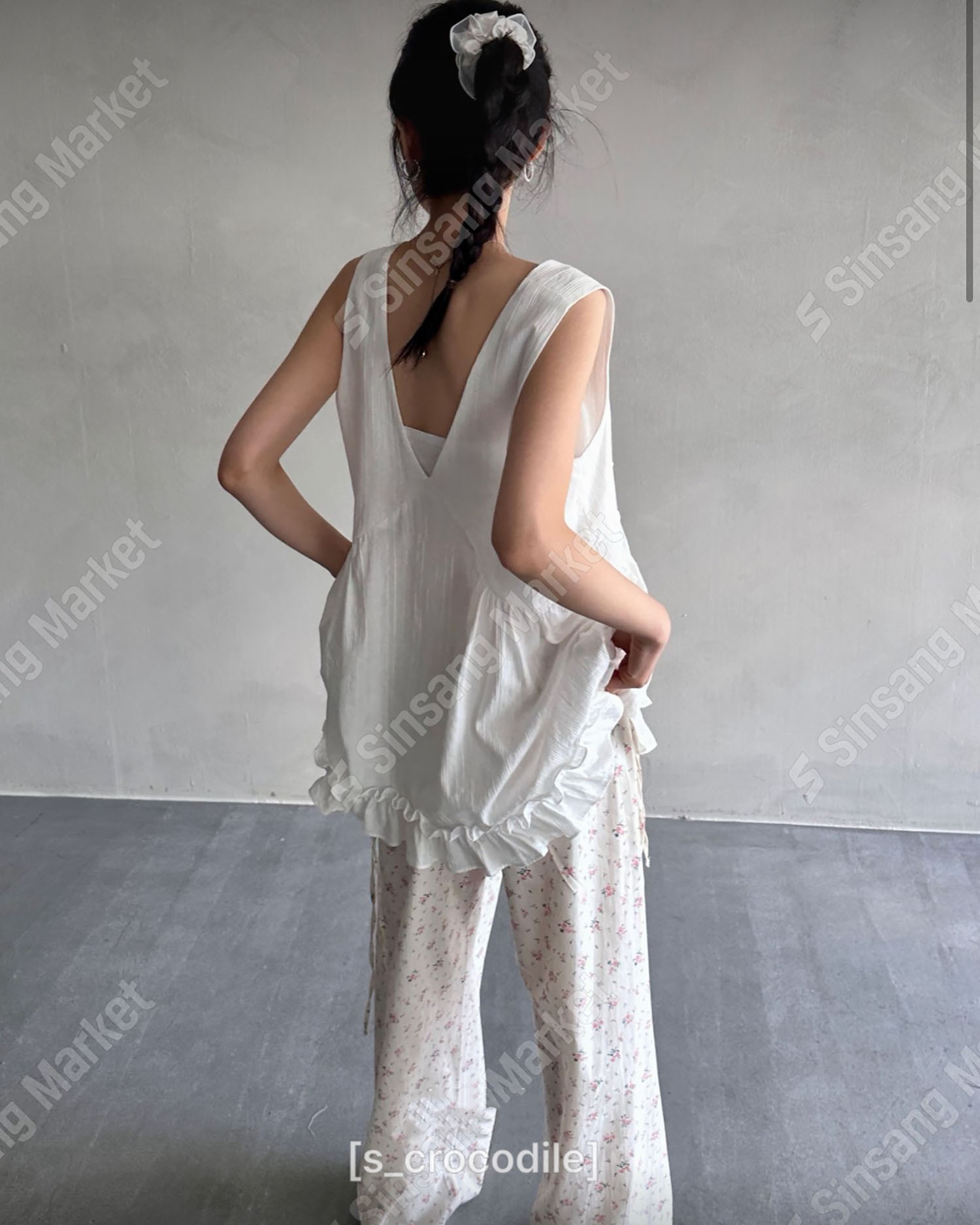 T4013 V領荷葉背心 / 白