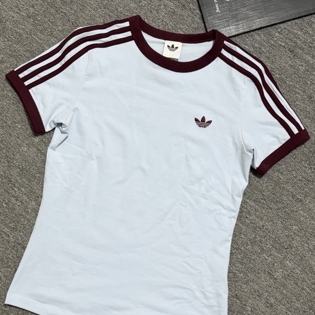 ADIDAS ORIGINALS 撞色 寶寶藍 咖紅線 修身 圓領 短袖 上衣 愛迪達 KD3684