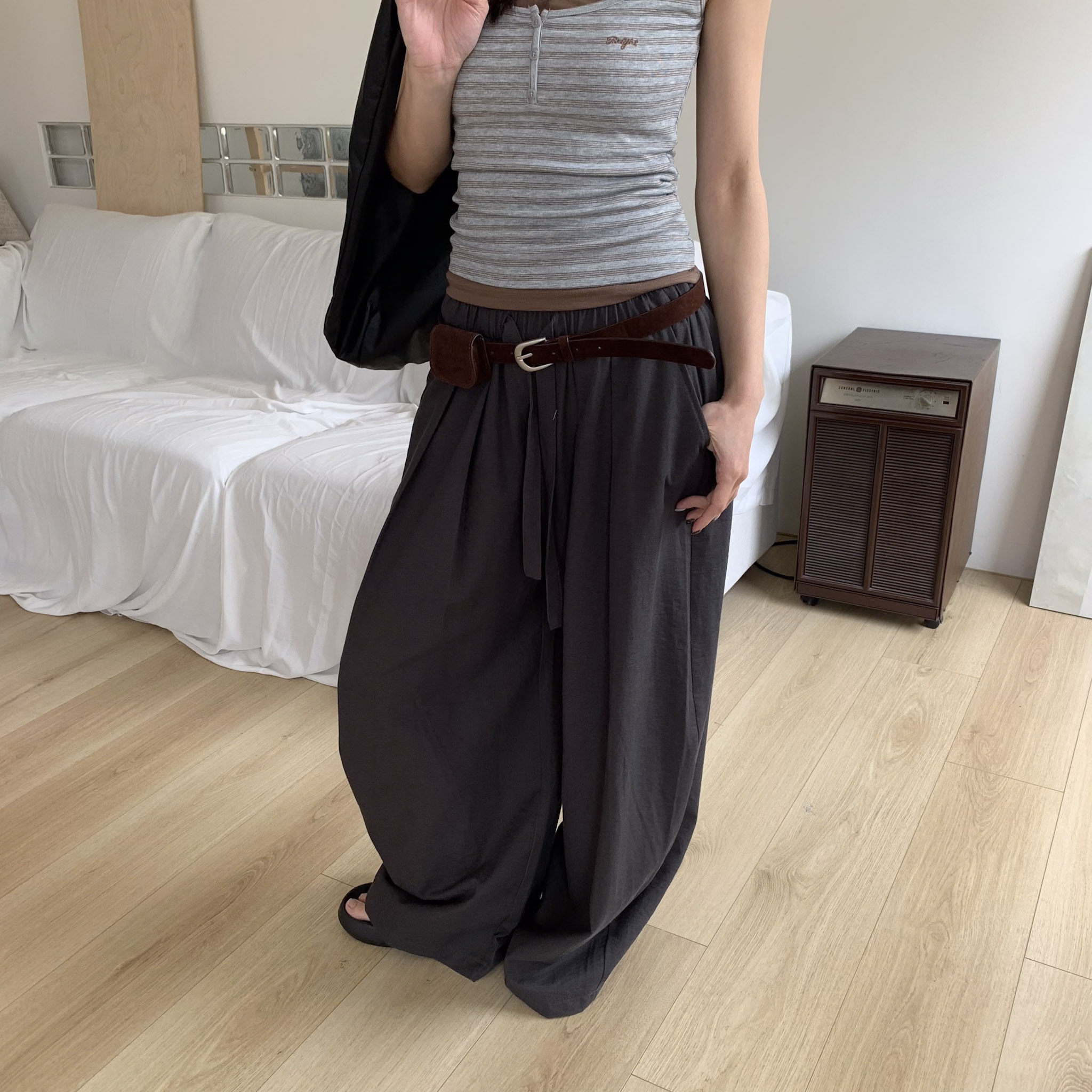 ISA_寫著慵懶的名字 率性前壓褶抽繩寬褲_63079