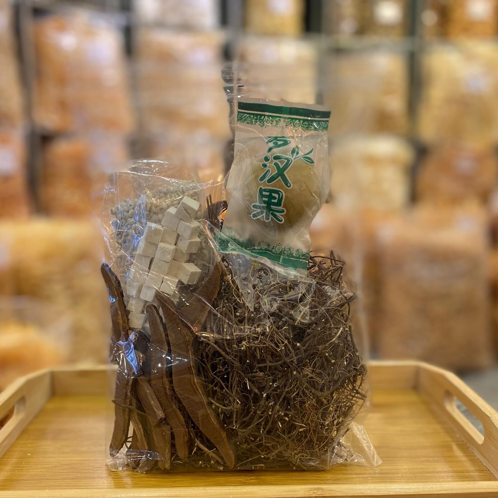 金羅漢果雞骨草靈芝薏米茯苓涼茶