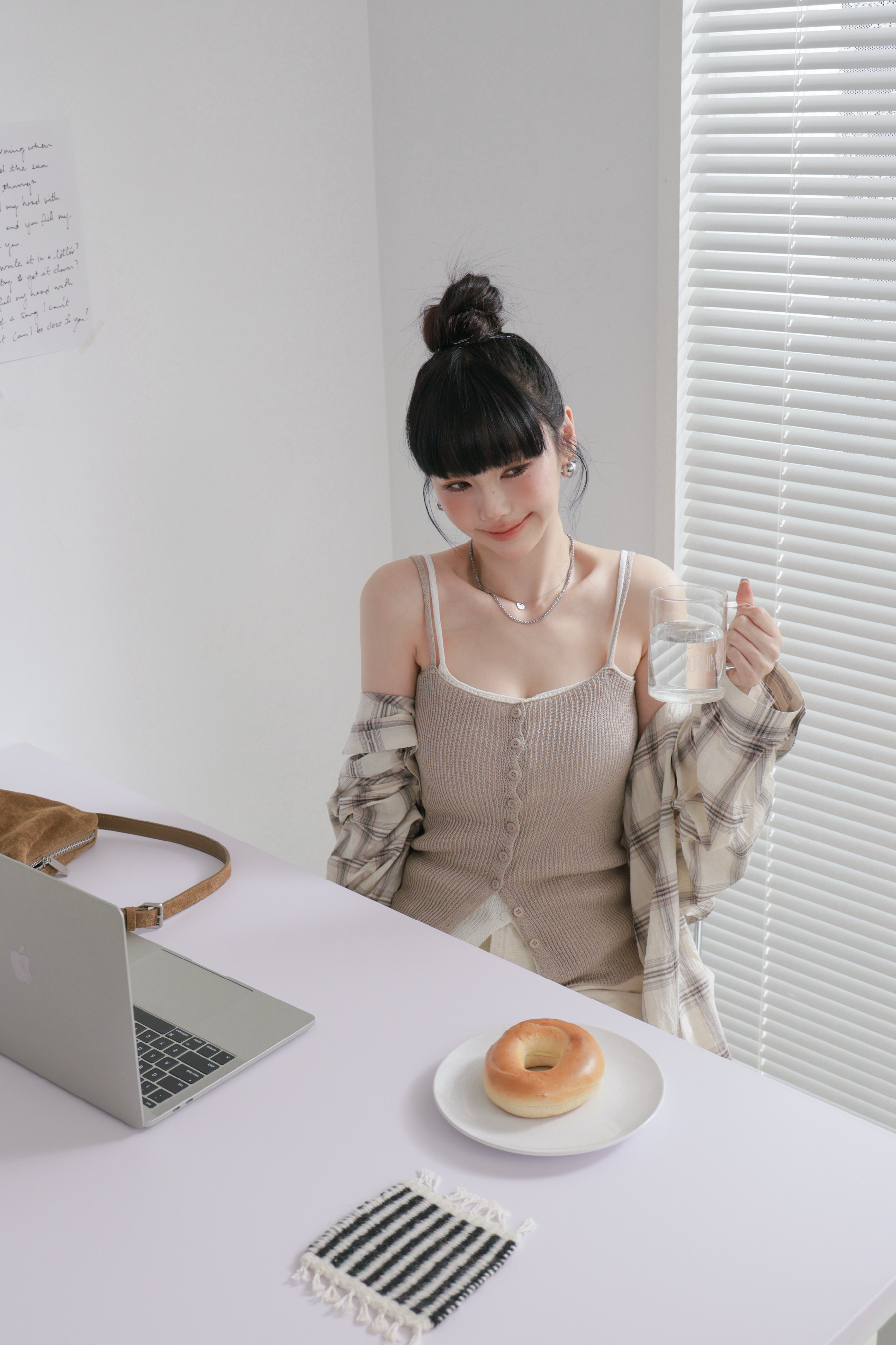 排釦針織細肩帶背心 P06