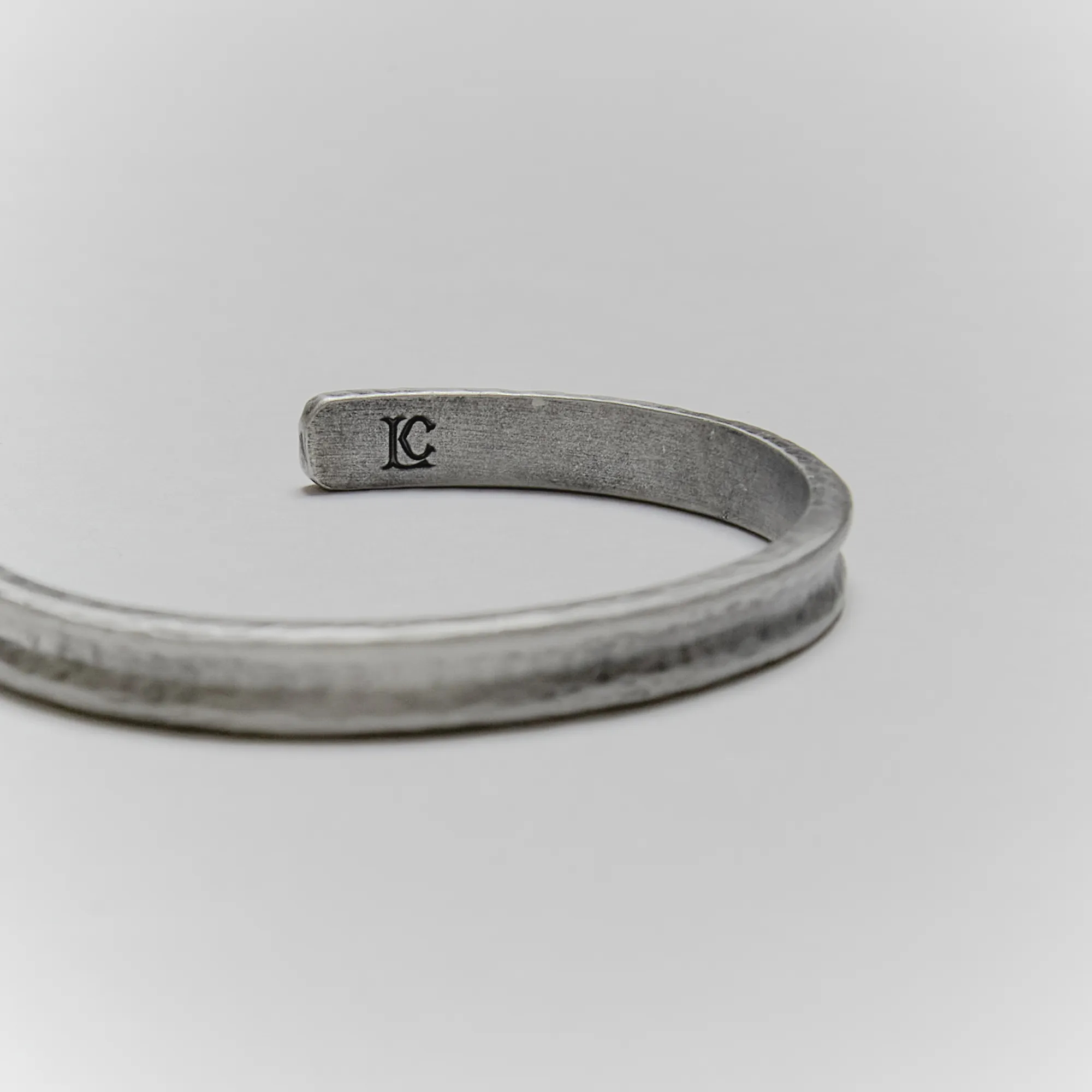 【車庫服飾】Liam Conner LC__lab 敲打做舊手環