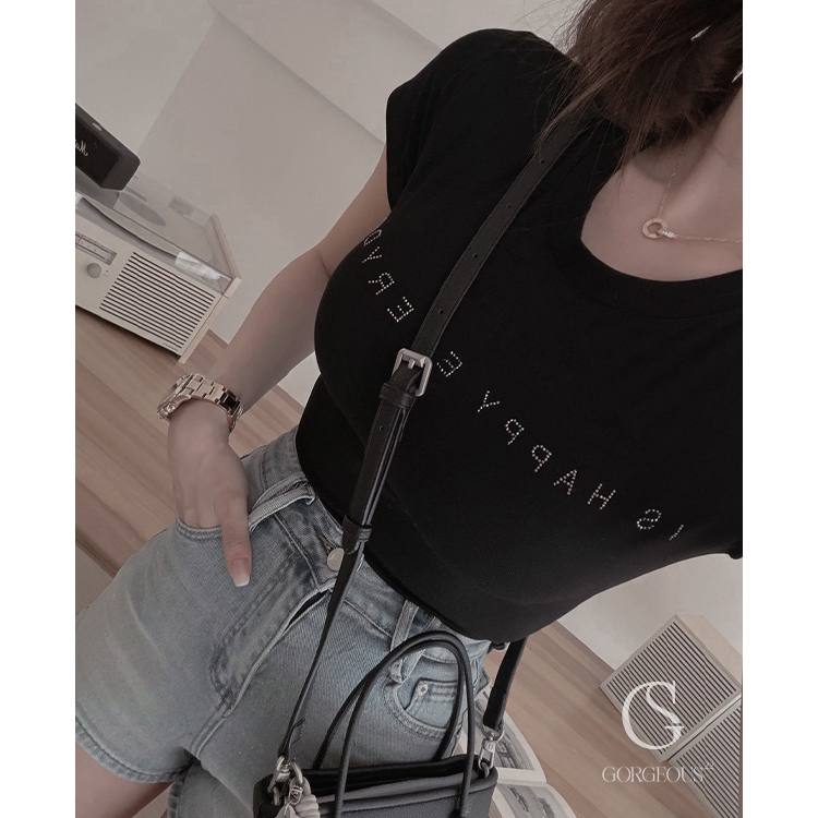 A101「萊卡燙鑽英⽂涼感 TEE」