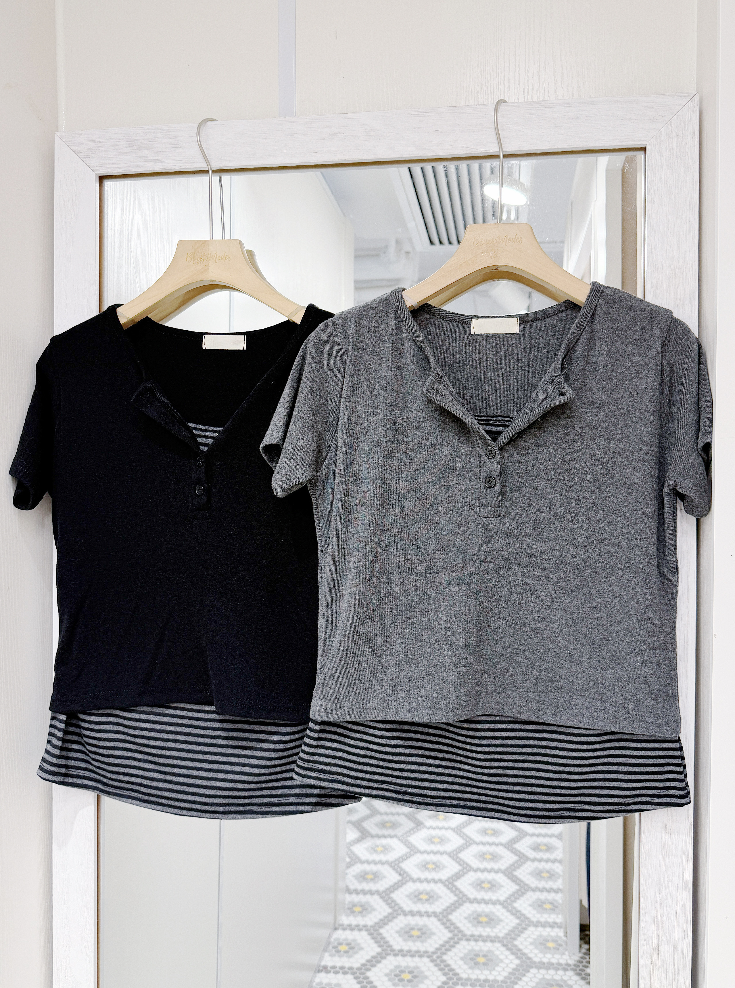 T1401｜韓系橫間紋鈕扣亨利領短袖假兩件‧₊ 𝄞₊˚⊹