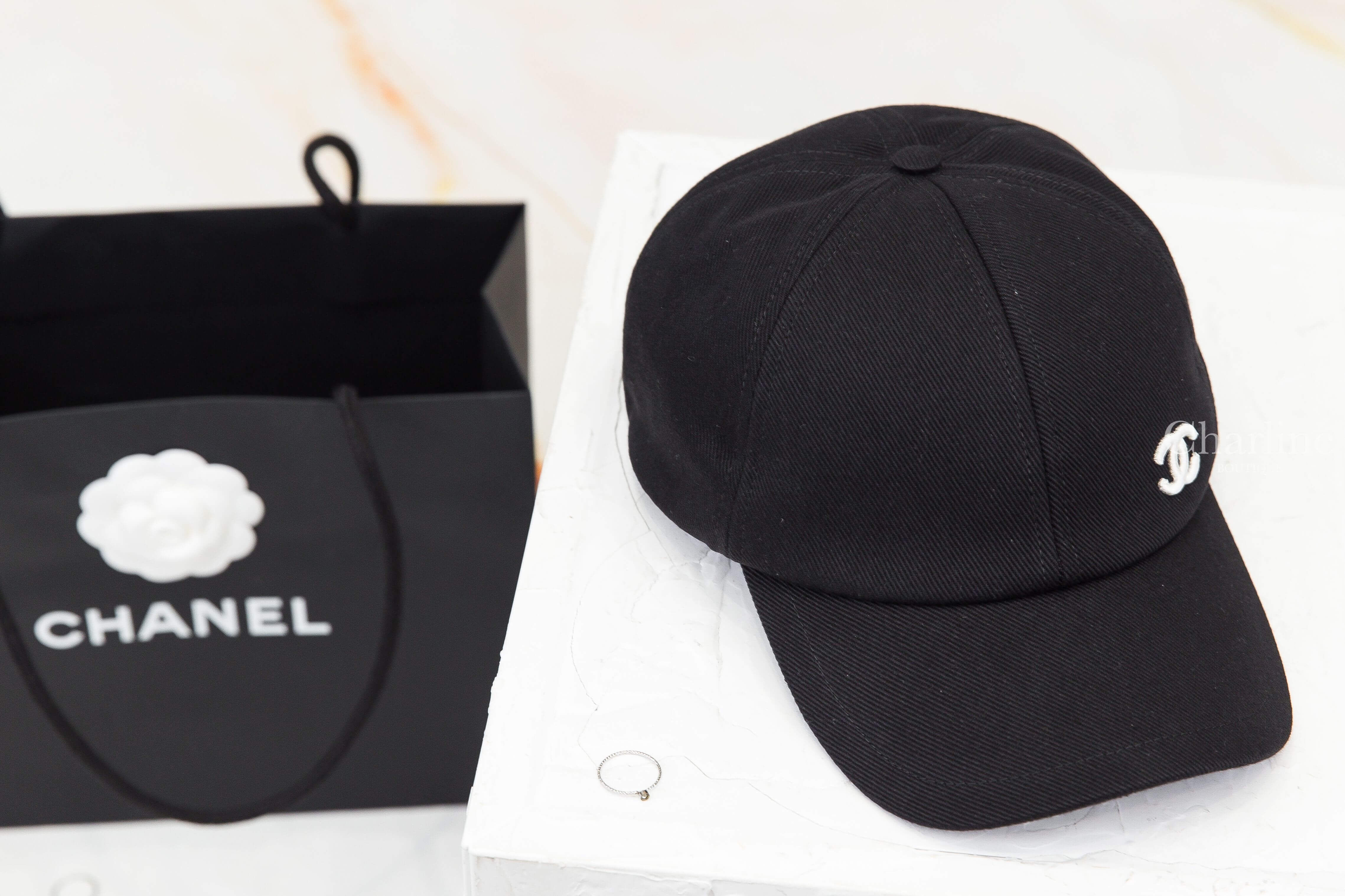 Chanel Cap 黑色刺繡白CC棉質棒球帽-Charline Boutique 精品代購