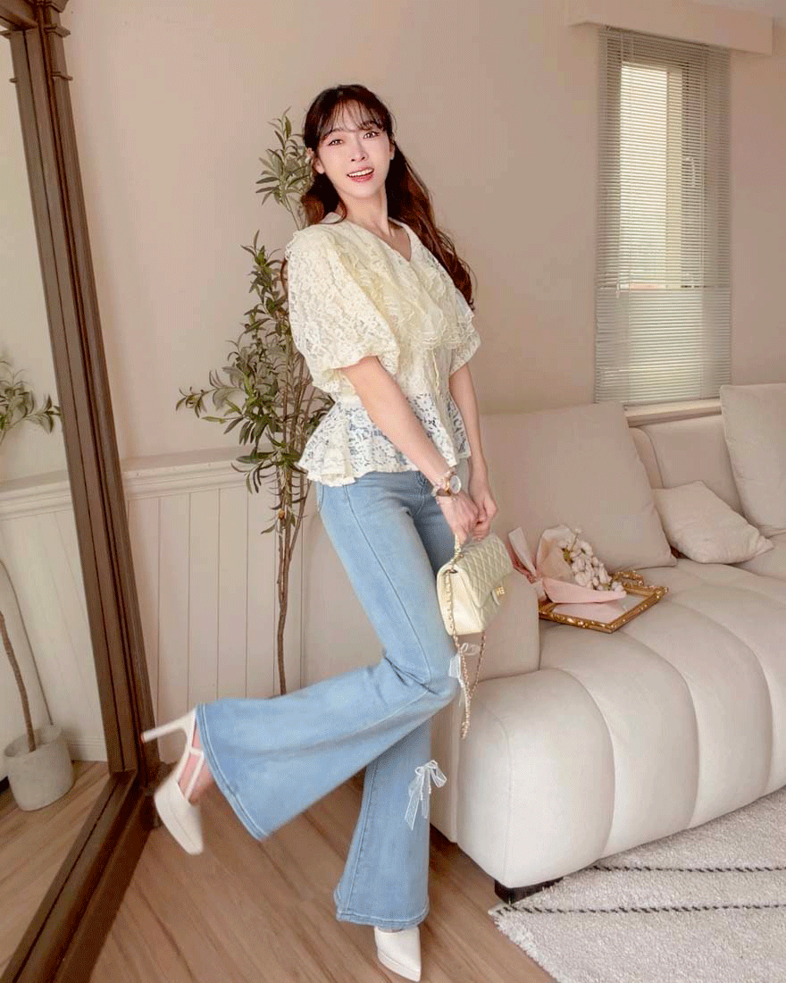 LINA LINA浪漫偏愛蕾絲網紗翻領鑽石釦上衣-溫柔杏