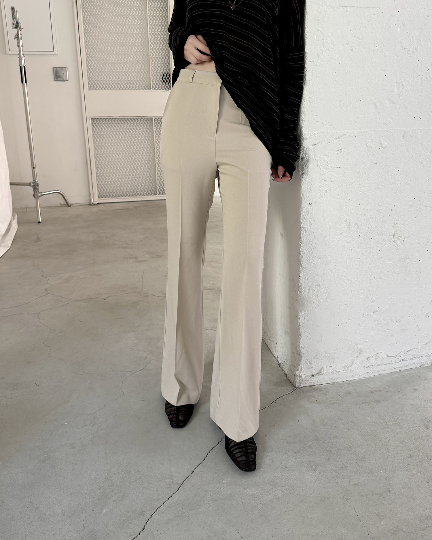 B4021 夏季微喇叭修身西褲 / 杏