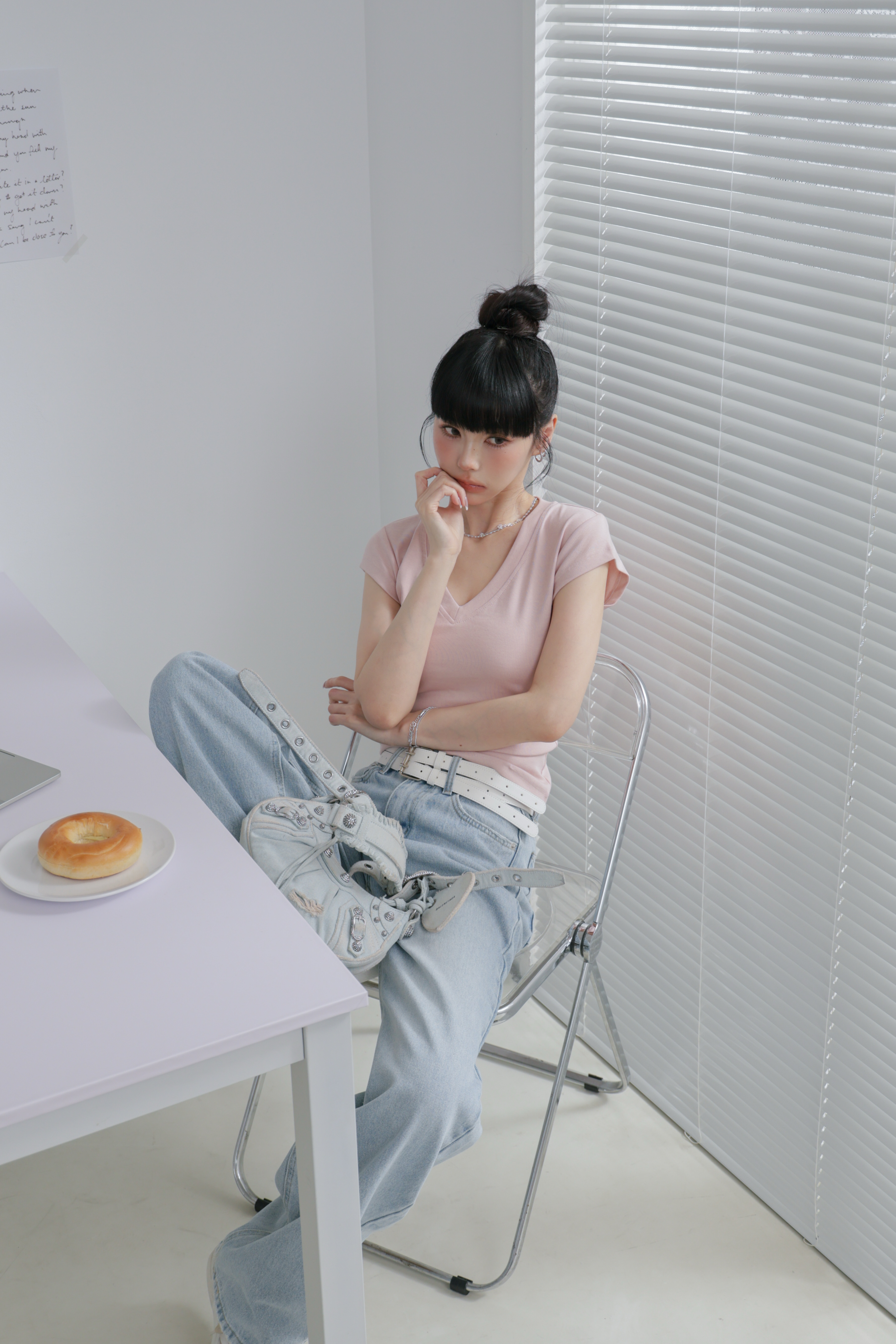 請包色紙片人V領上衣 P09