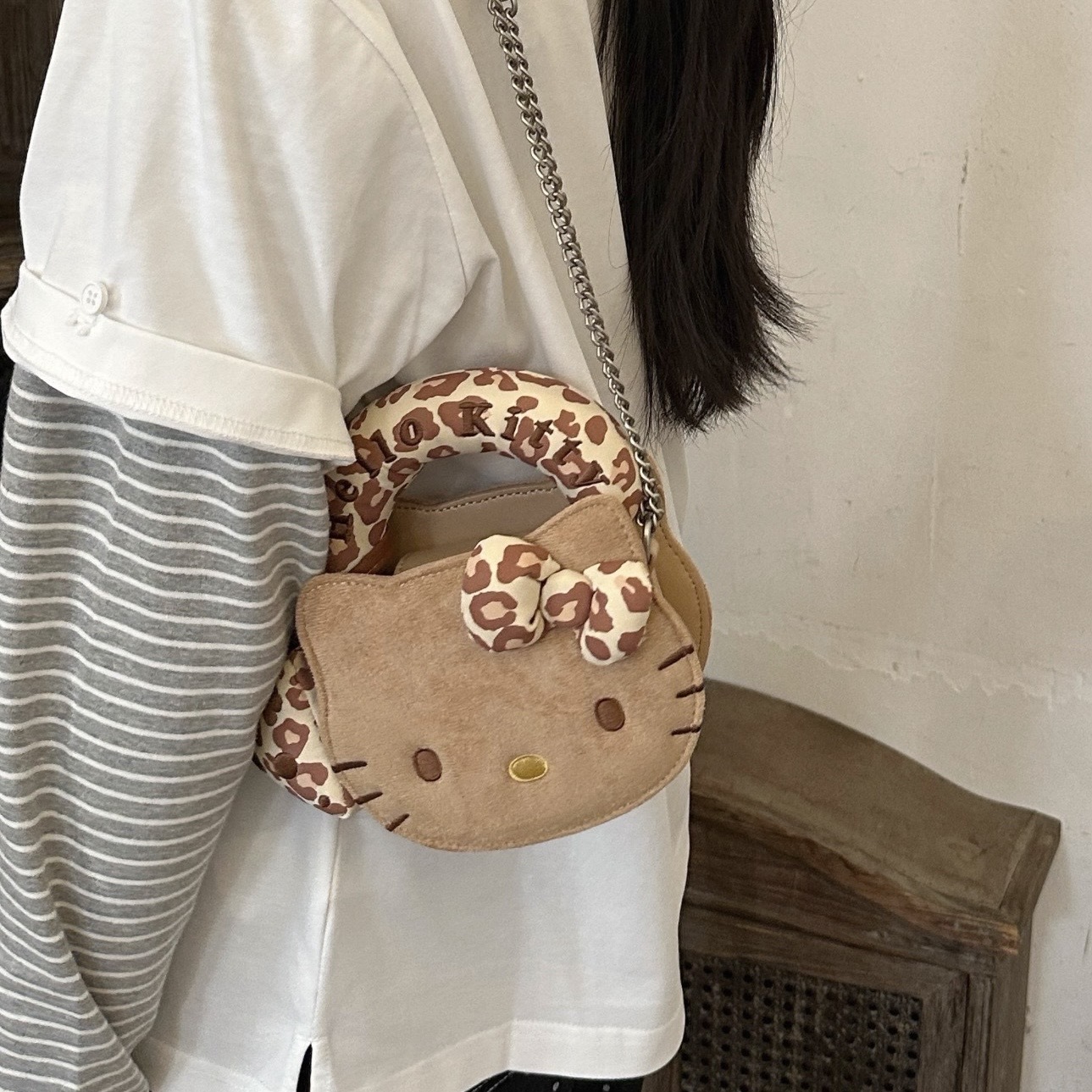 SANRIO HELLO KITTY 豹紋大臉 斜背包 手提 夾心餅乾 三麗鷗