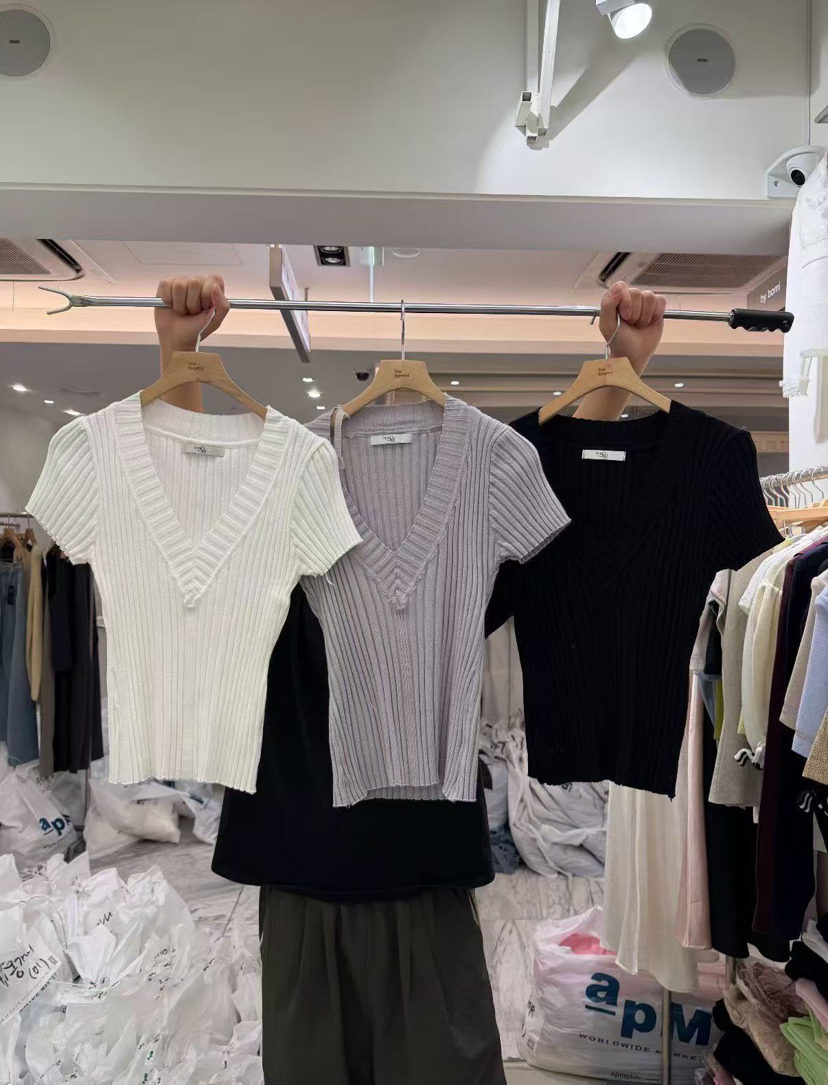 BM6072 深V坑紋針織上衣