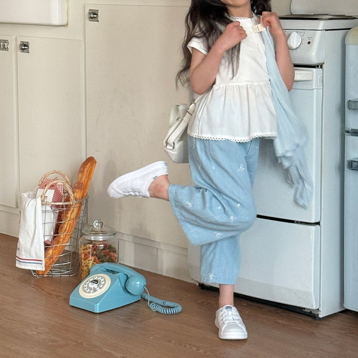 正韓夏NINIBELLO 刺繡蝴蝶結牛仔褲