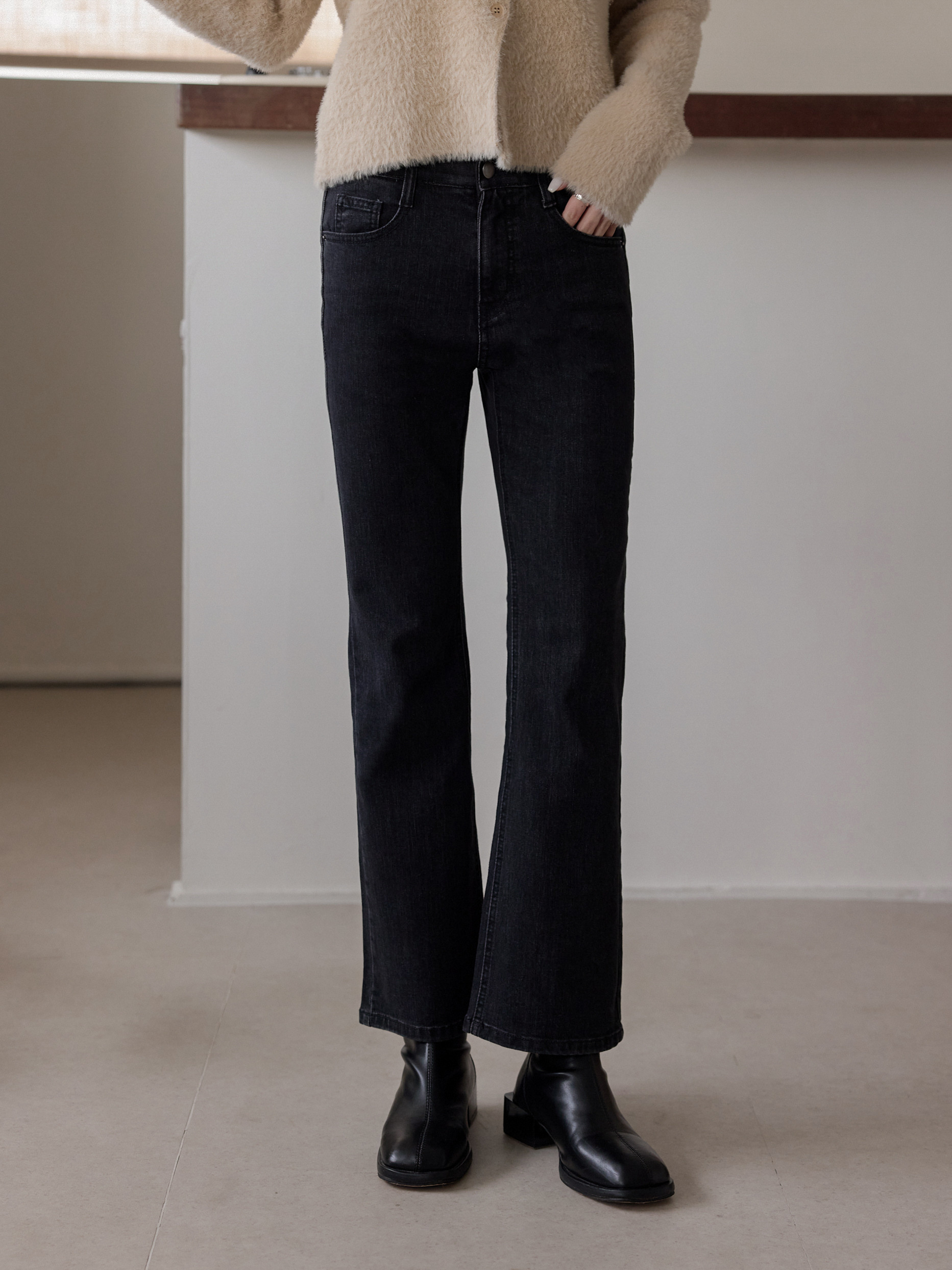 極顯瘦長腿小喇叭牛仔褲