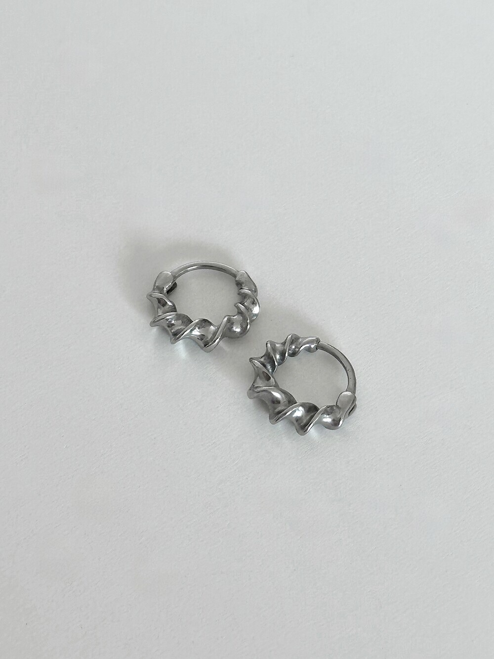 韓國限定🇰🇷 OFUSE twist piercing(1set) 螺旋 紐結 銀圈 小圈 耳環 不鏽鋼材質 / 預購