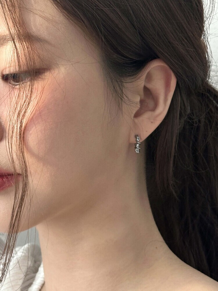 韓國限定🇰🇷 OFUSE twist piercing(1set) 螺旋 紐結 銀圈 小圈 耳環 不鏽鋼材質 / 預購