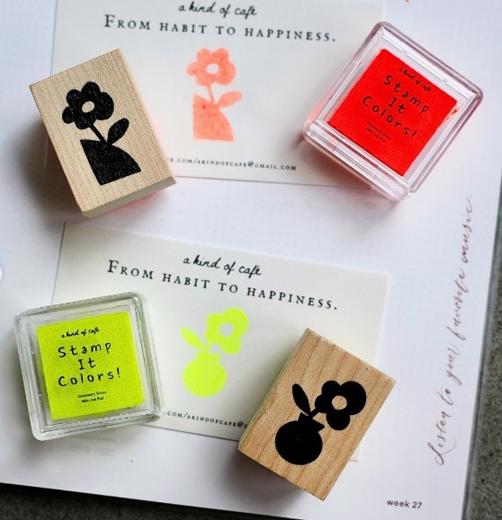 A Kind of cafe什物．晴朗花花實木印章 共2款