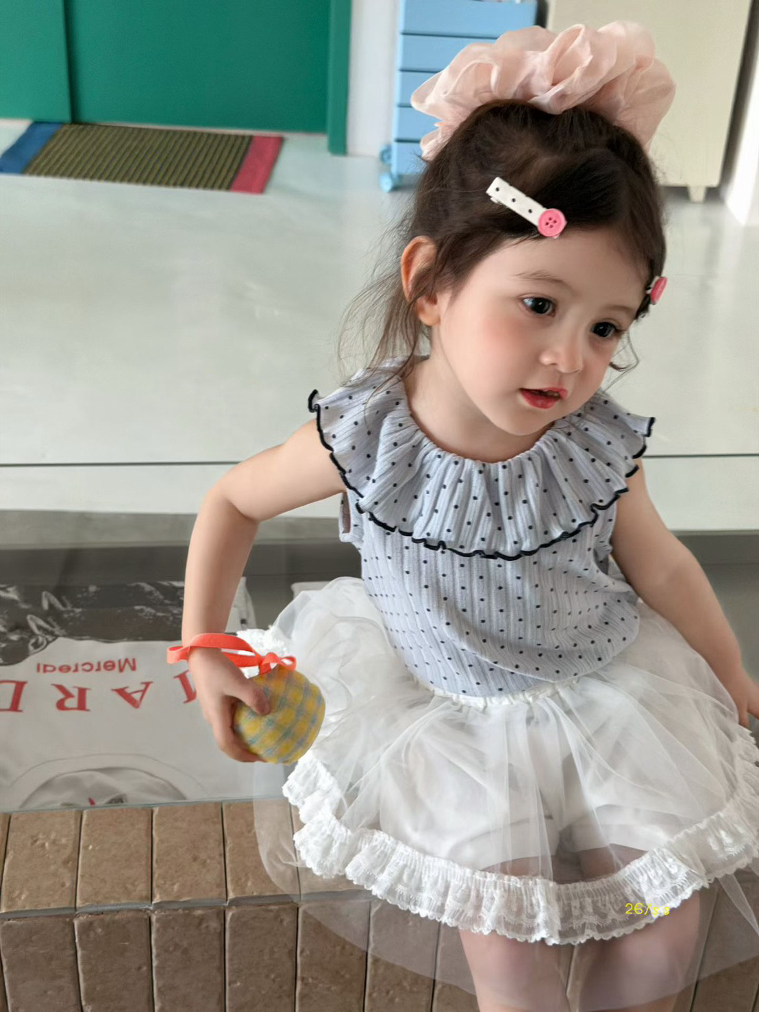 荷葉領點點無袖上衣