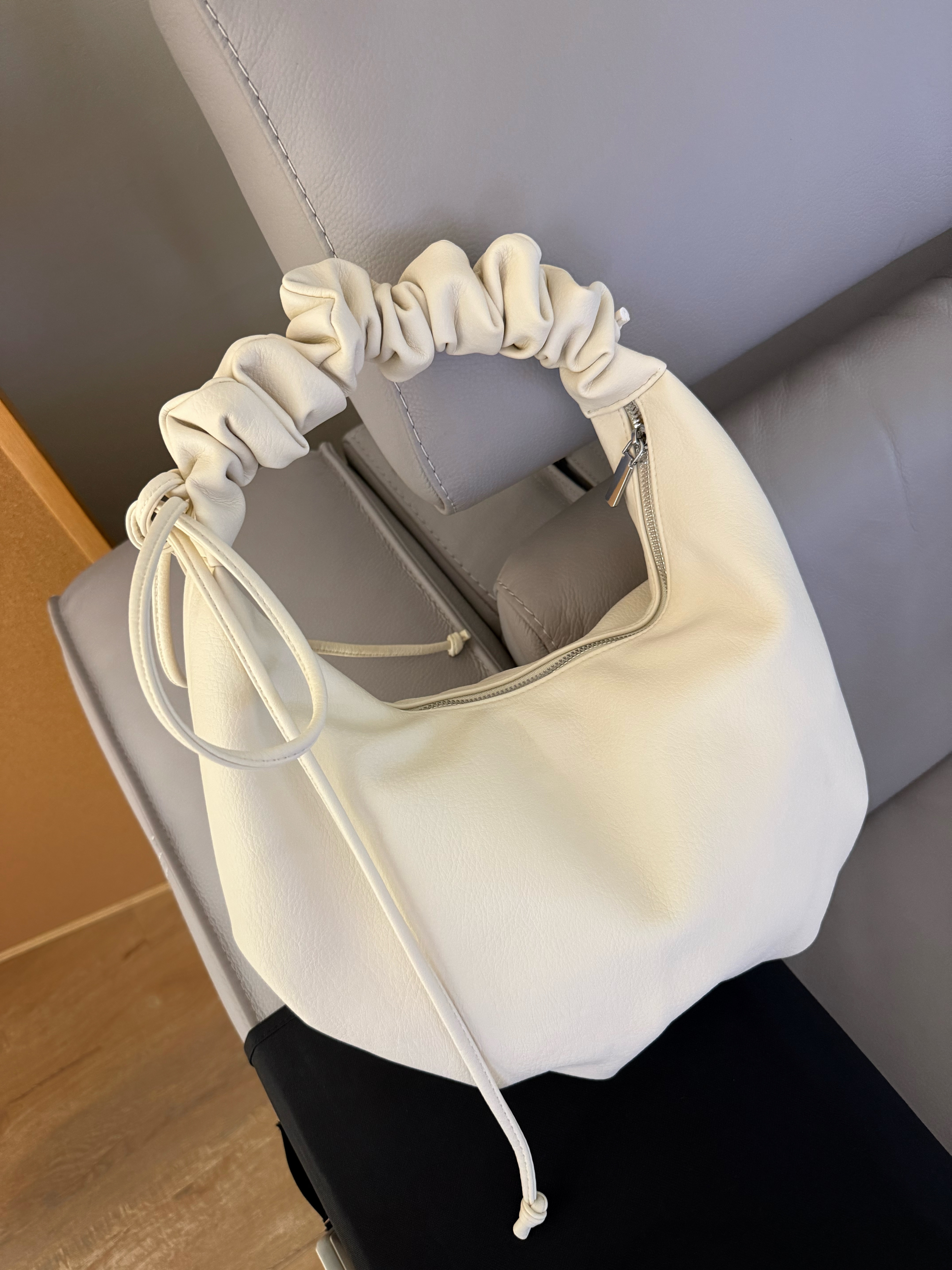 雲朵提把質感PU手提包 (白)