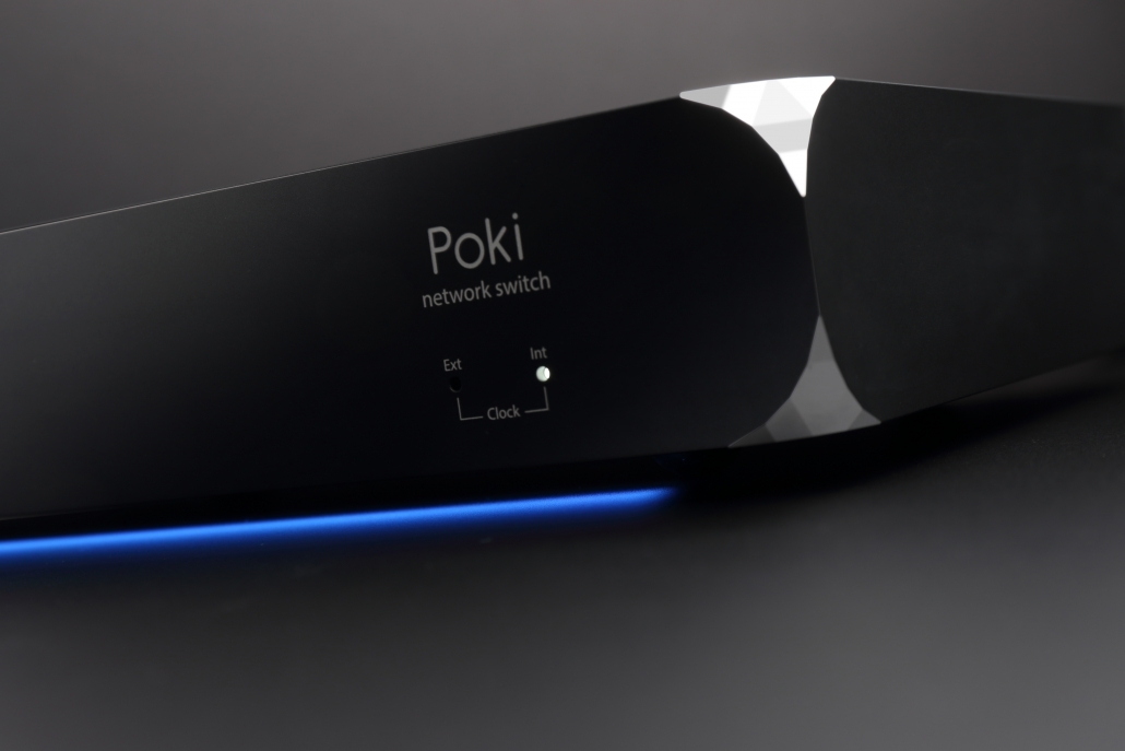 UNio Poki 網路交換器 3.2公斤重裝鋁合金機身與抗震腳錐細節