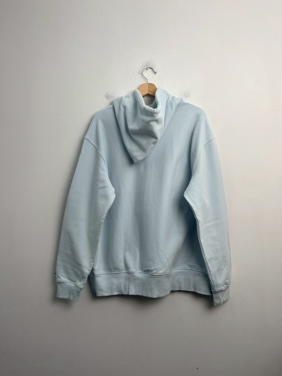 COZY WORLD HOODIE SIZE XL