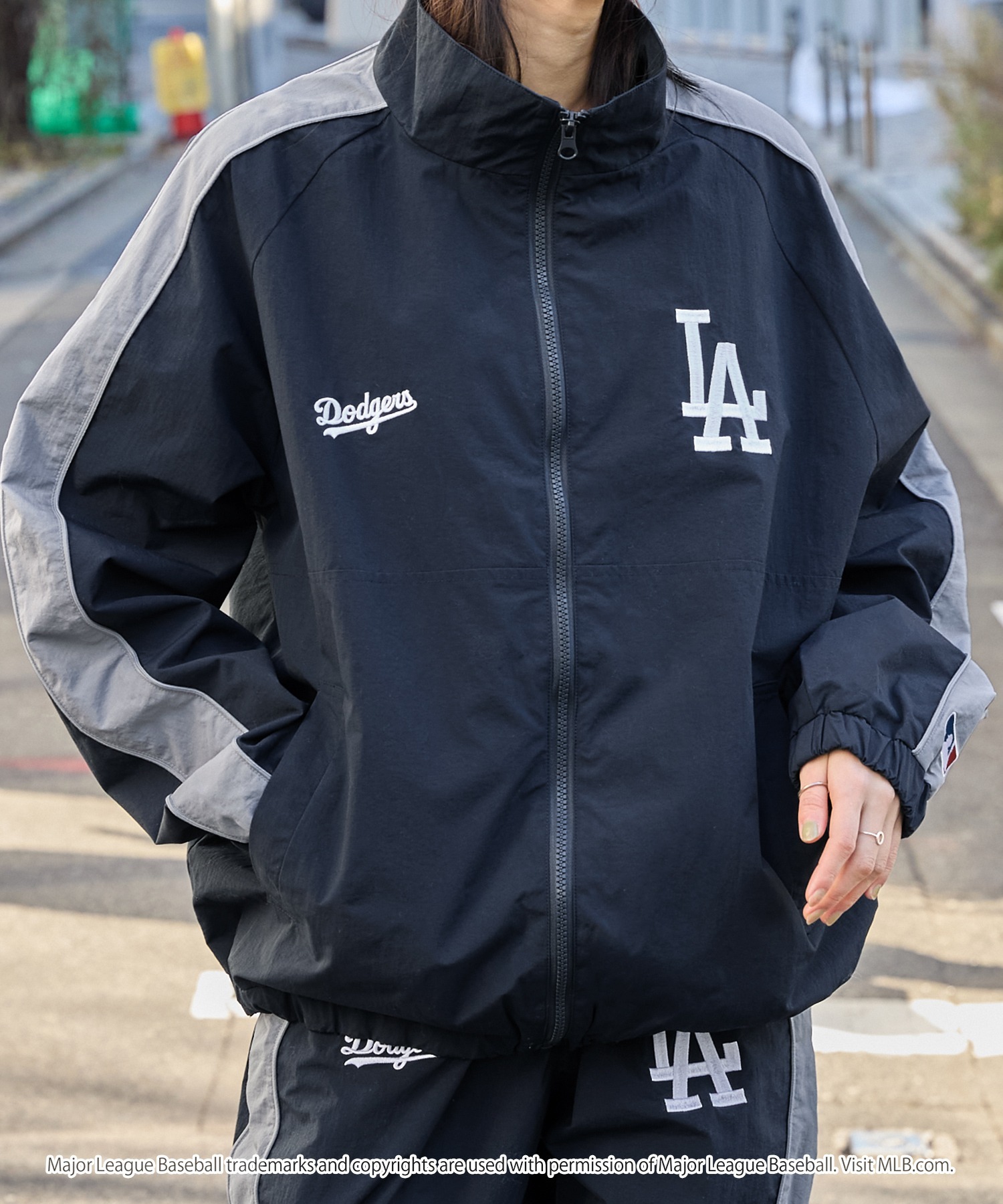 <國外折扣延長> MLB 美國職棒大聯盟 刺繡貼片 立領尼龍外套