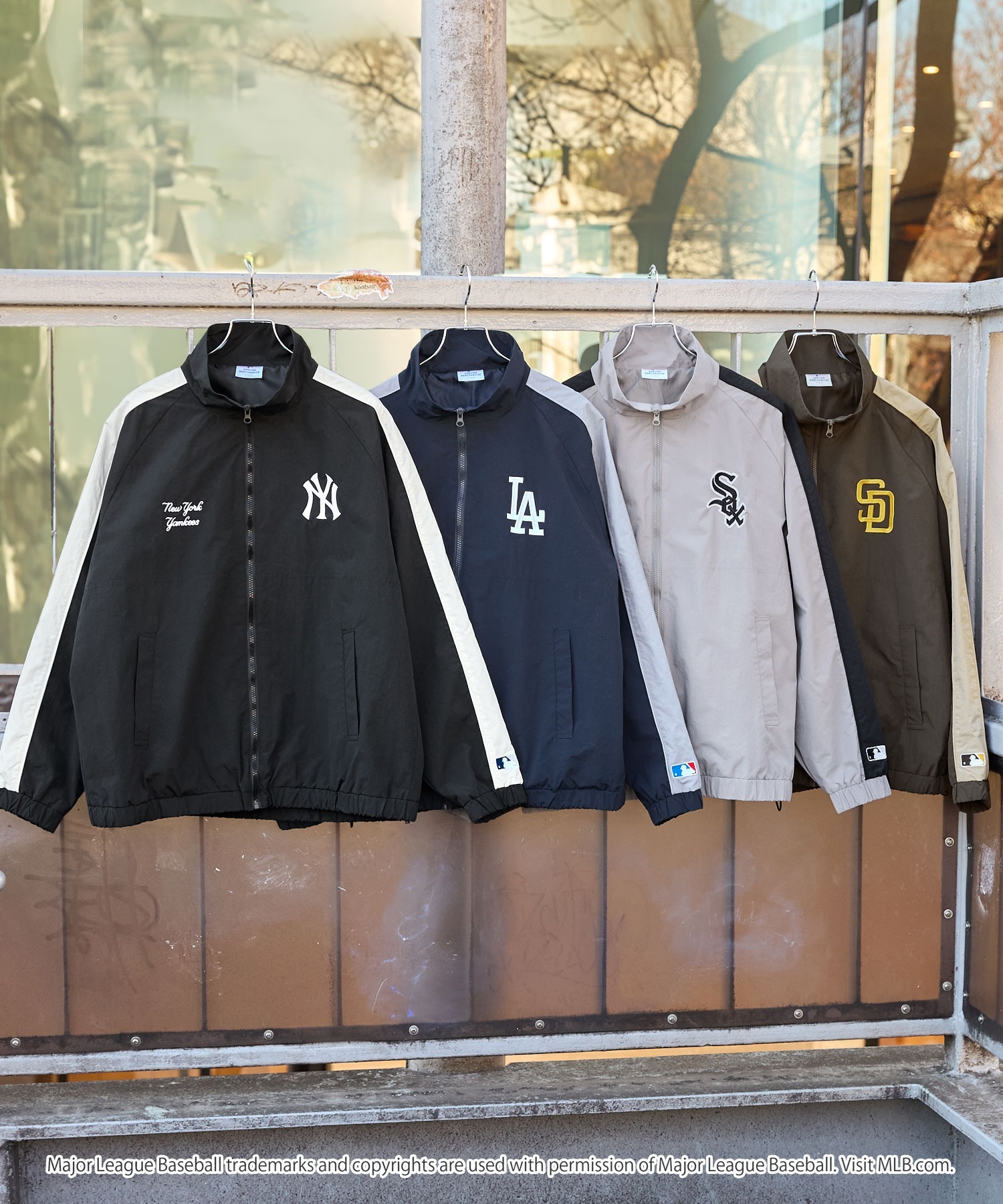 <國外折扣延長> MLB 美國職棒大聯盟 刺繡貼片 立領尼龍外套
