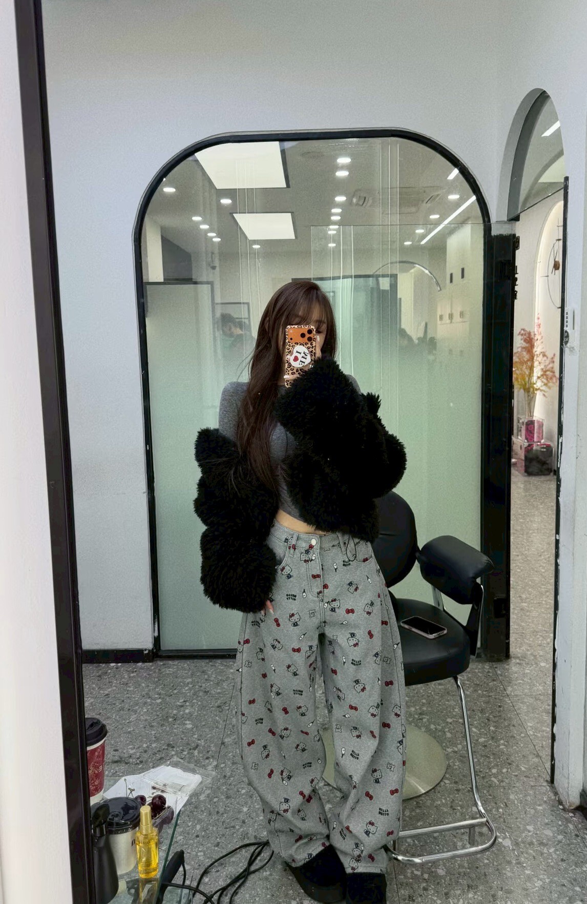 【Luxury】 韓國連線 韓國代購 HELLO KITTY附吊微錐長褲  KITTY印花滿版牛仔長褲 拉長比例 顯瘦 KITTY長褲
