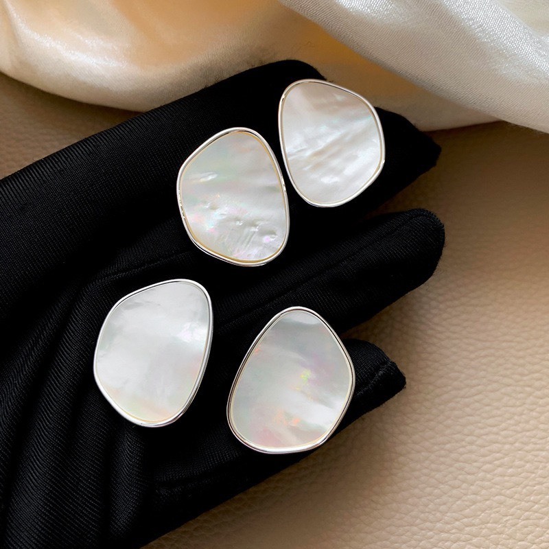 No.9242 銀針不規則母貝耳環