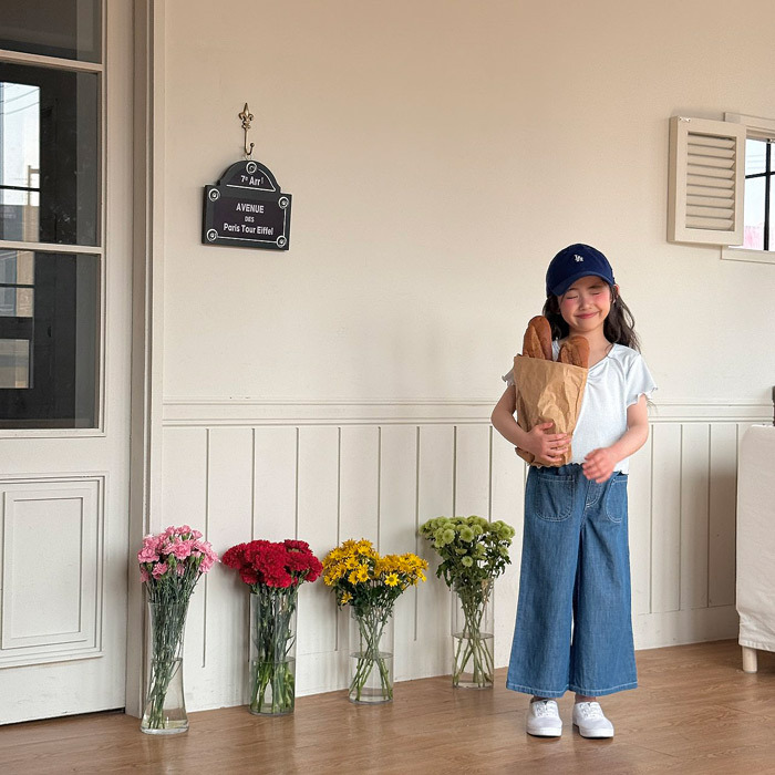 正韓夏NINIBELLO 兩色俐落直筒牛仔褲