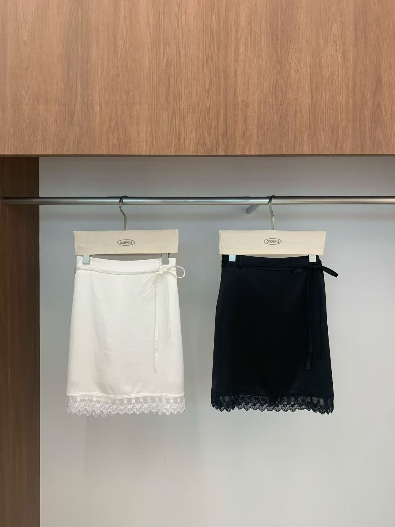 OM6002 蕾絲裙邊中長裙