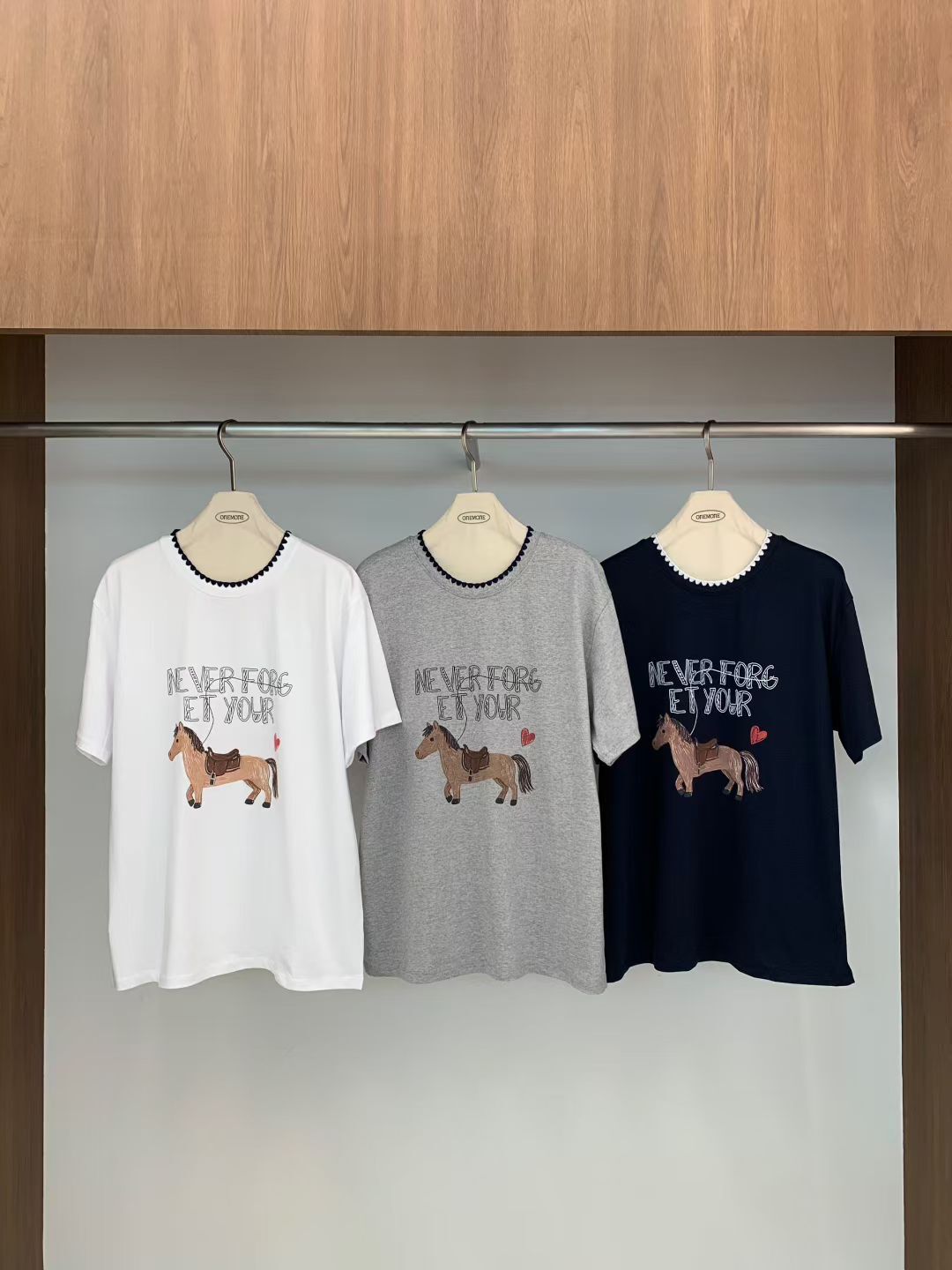 OM6057 短腳小馬圖案Tee