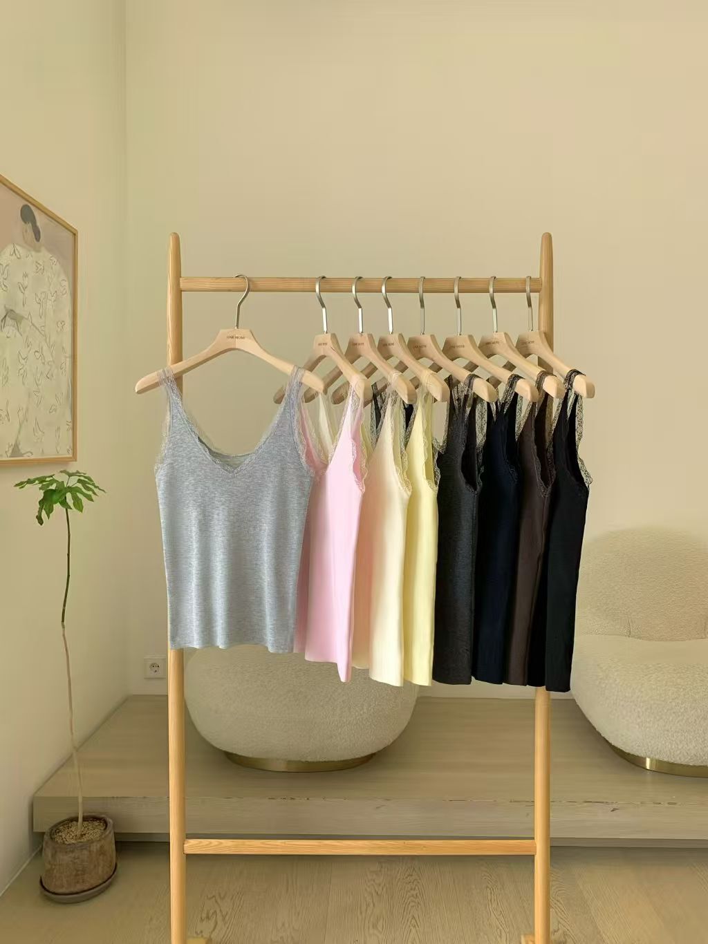 OM6011 蕾絲邊背心