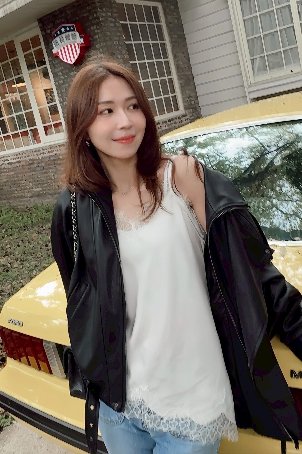 超美的斜切口蕾絲背心 HA65 #Winnie清單