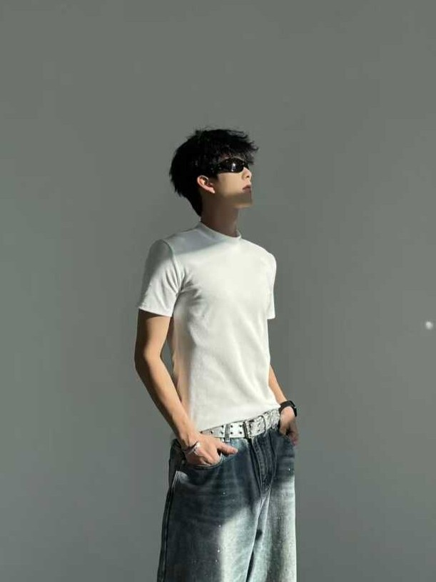 《S.V》極簡線條立領緊身上衣