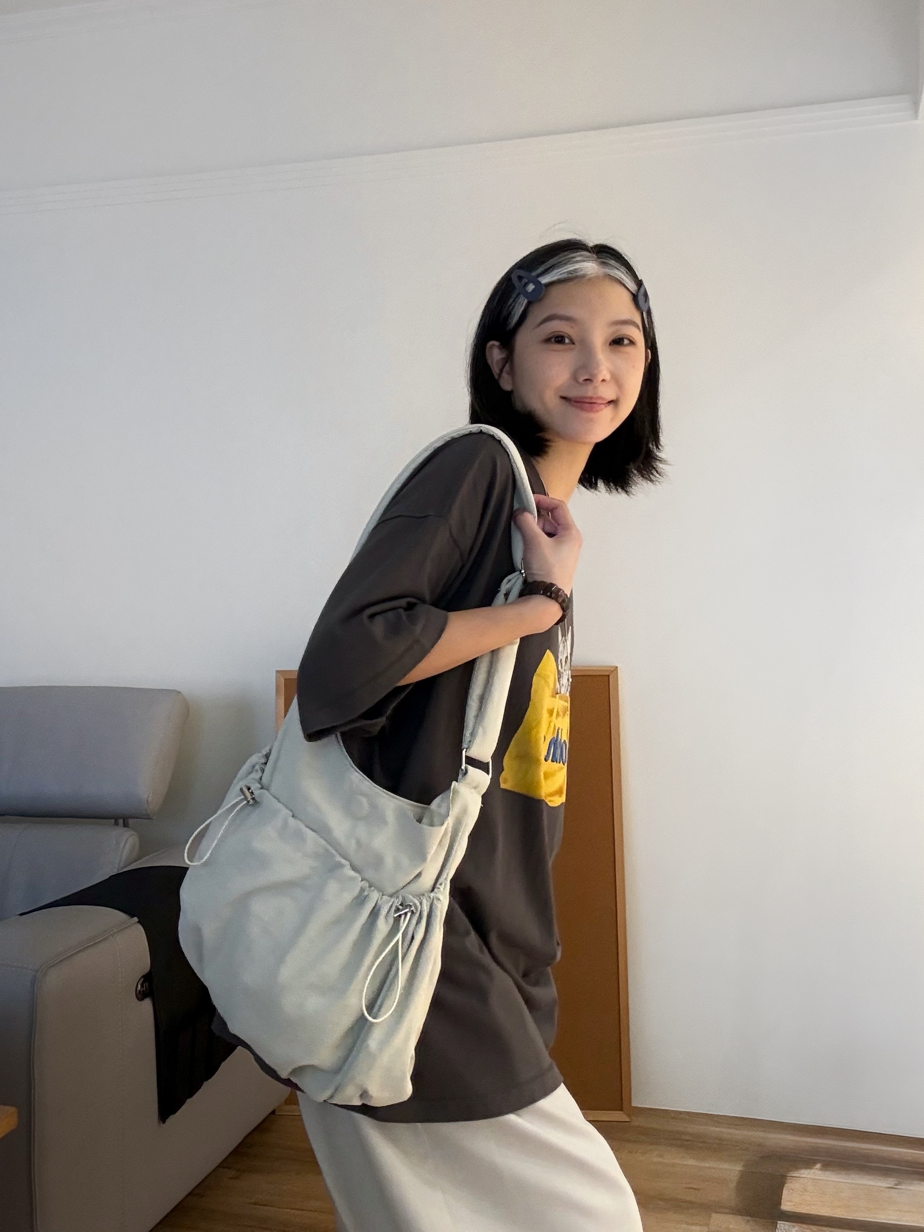 雲朵抽繩大容量斜背包 (白)