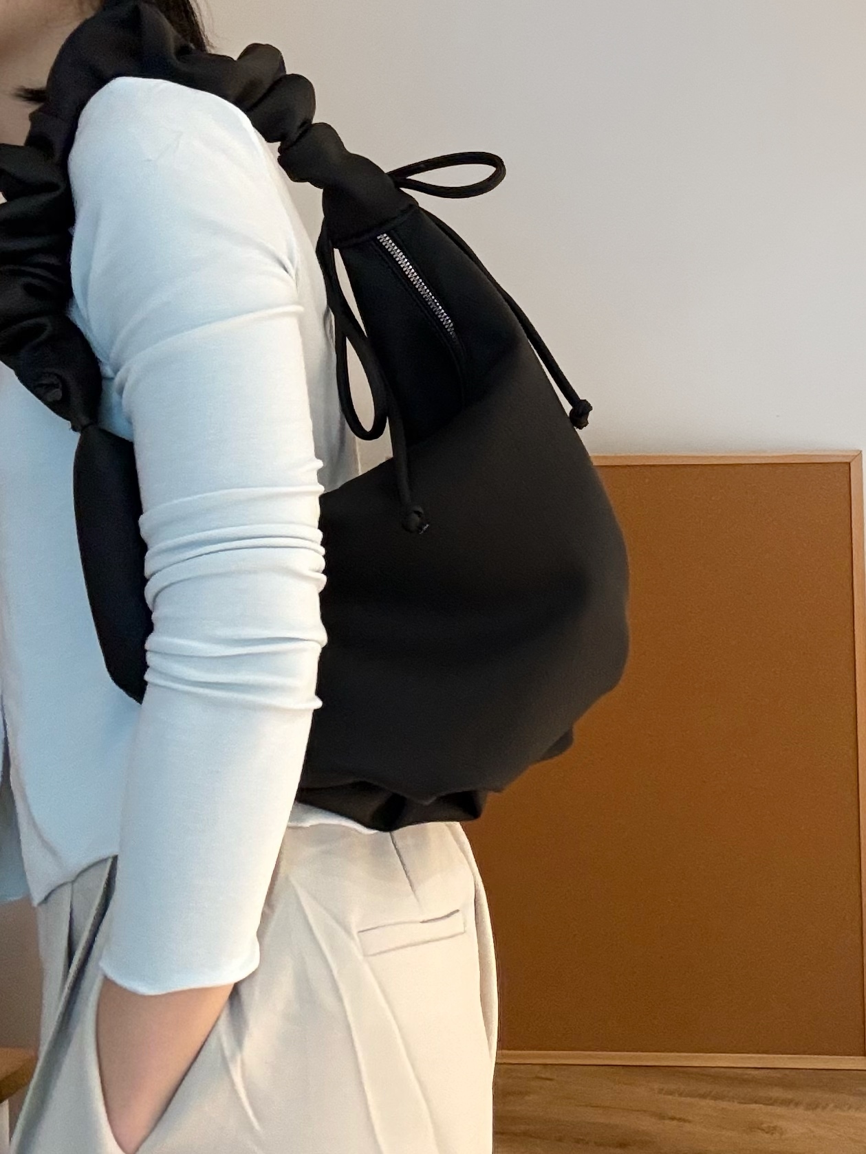 雲朵提把質感PU手提包 (黑)