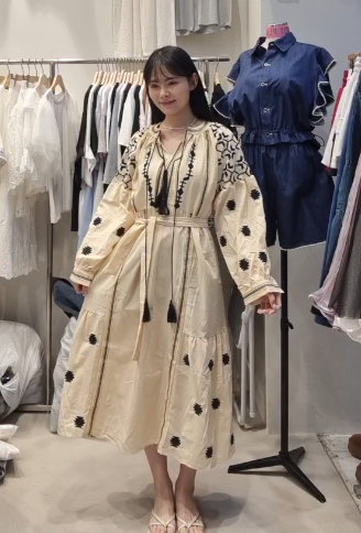 HP6011 東南亞刺繡米色連身裙