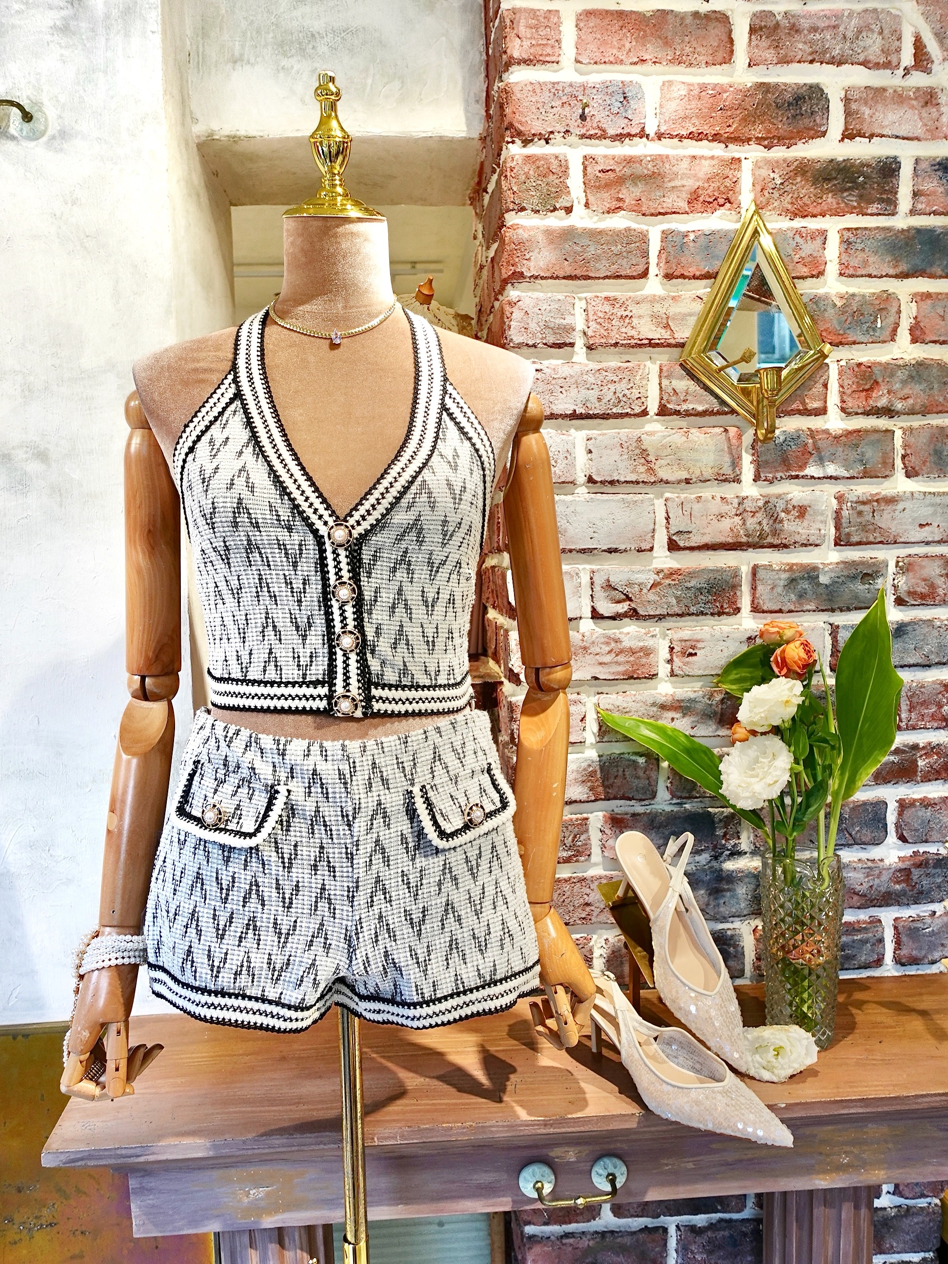 Black White黑白色拐花織紋露背上衣+短褲套裝