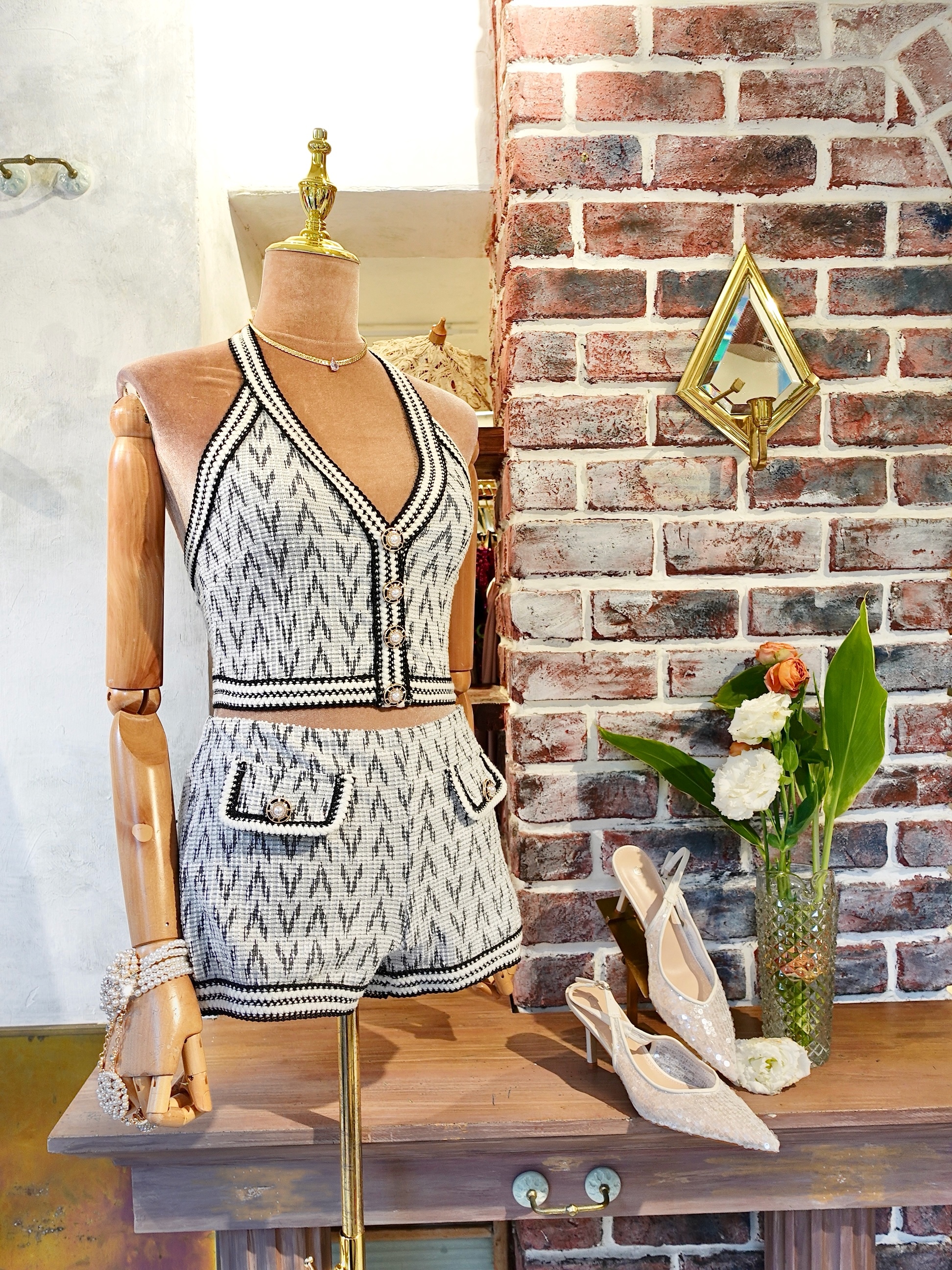 Black White黑白色拐花織紋露背上衣+短褲套裝