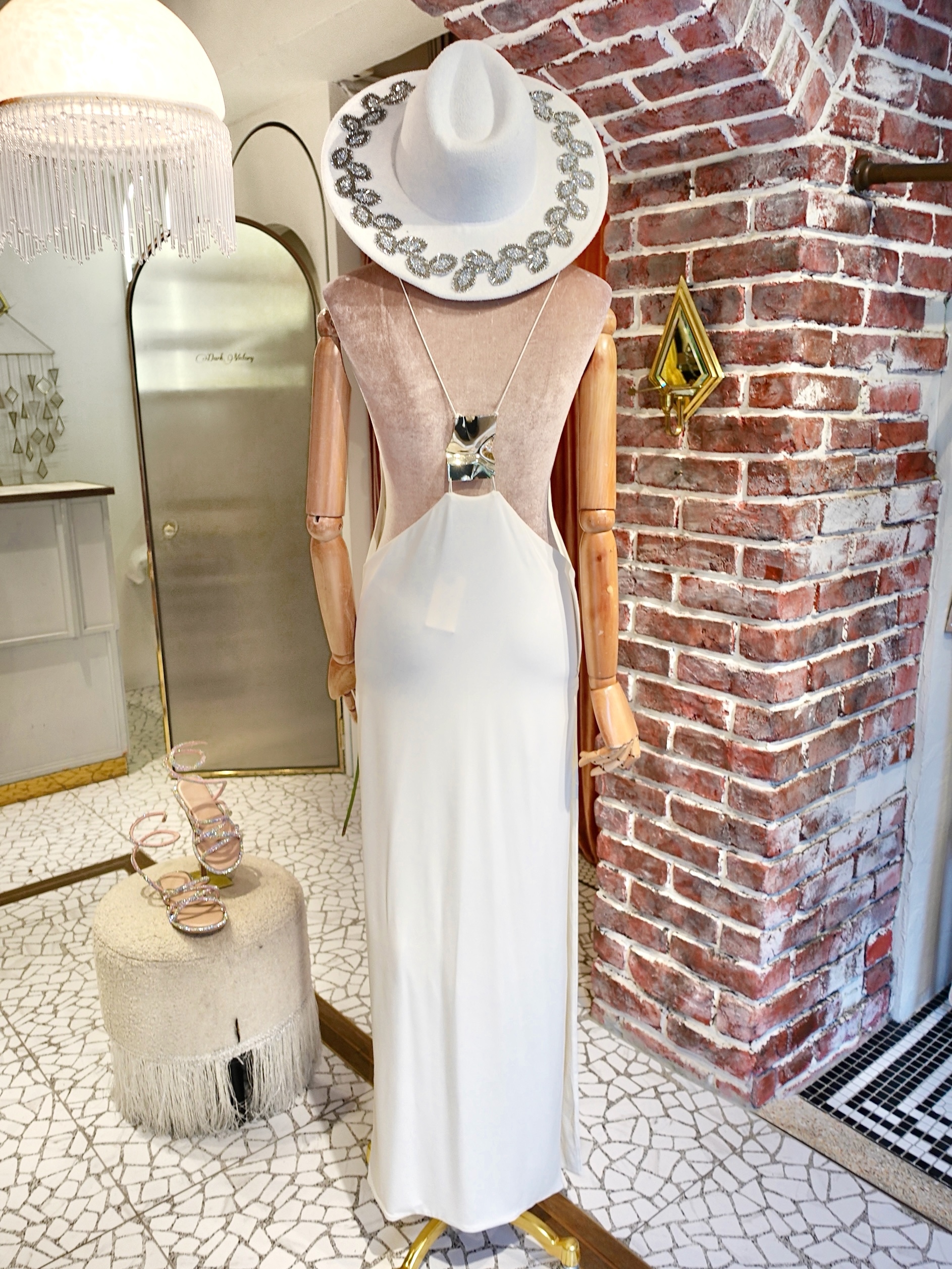 Cream White奶油白色削肩露背金屬飾Dress