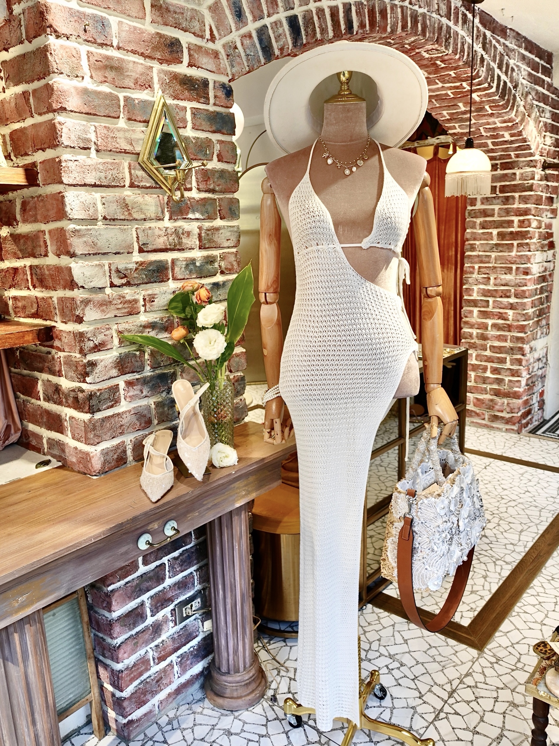 Hot Beach白色手勾針織 Cutout高叉泳裝洋裝Cover Up