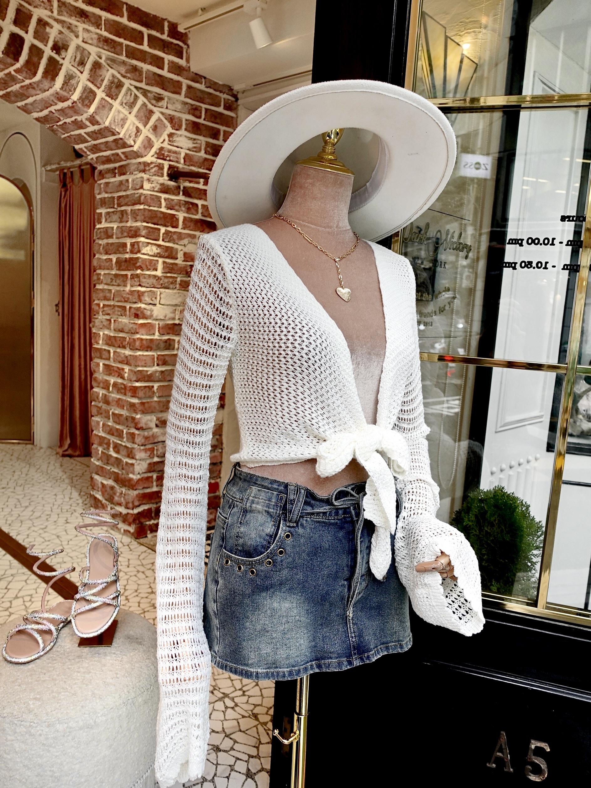 White Angle白色鈎洞針織綁帶寬袖上衣