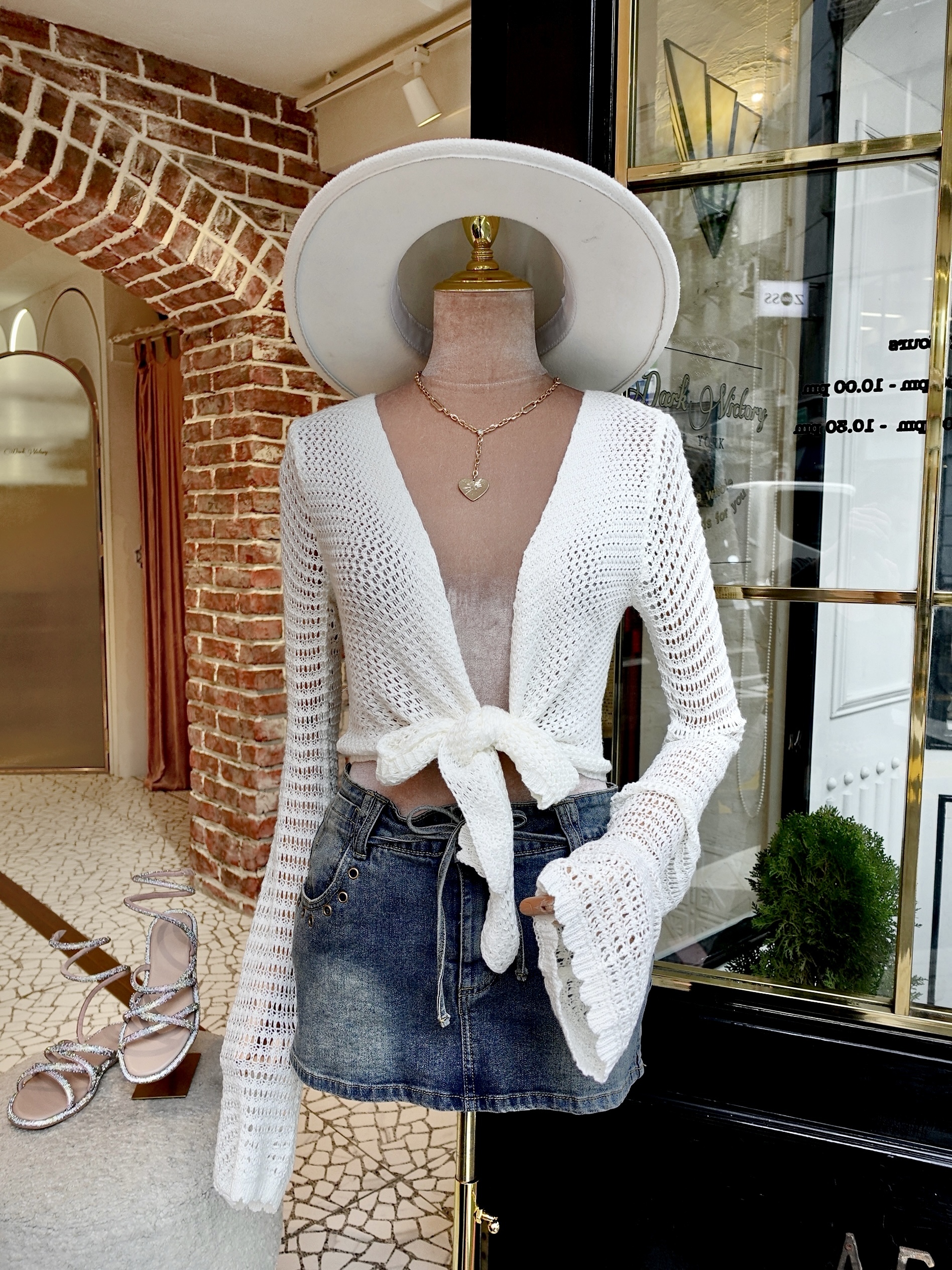 White Angle白色鈎洞針織綁帶寬袖上衣