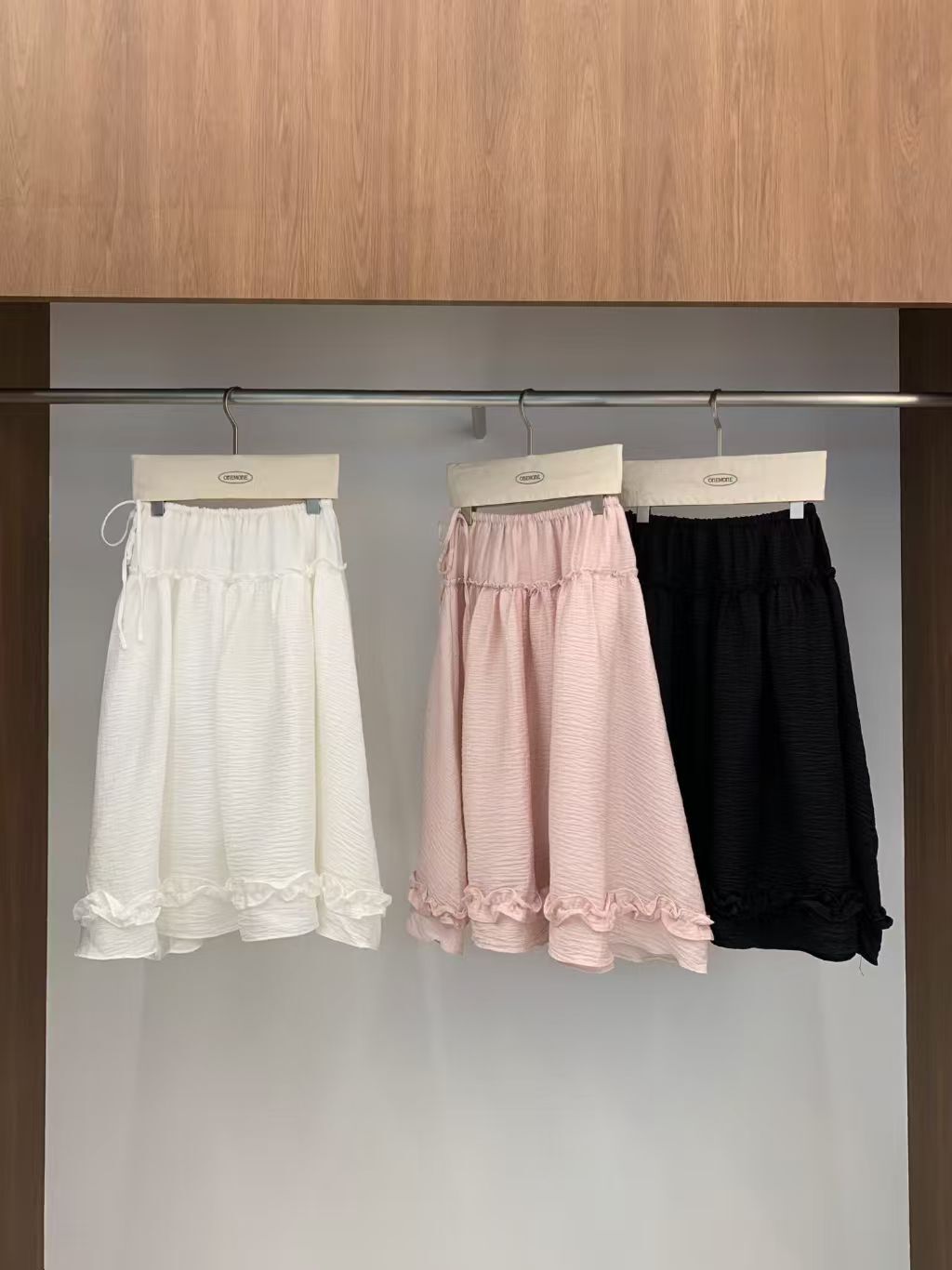 OM6024 肌理感花邊中長裙