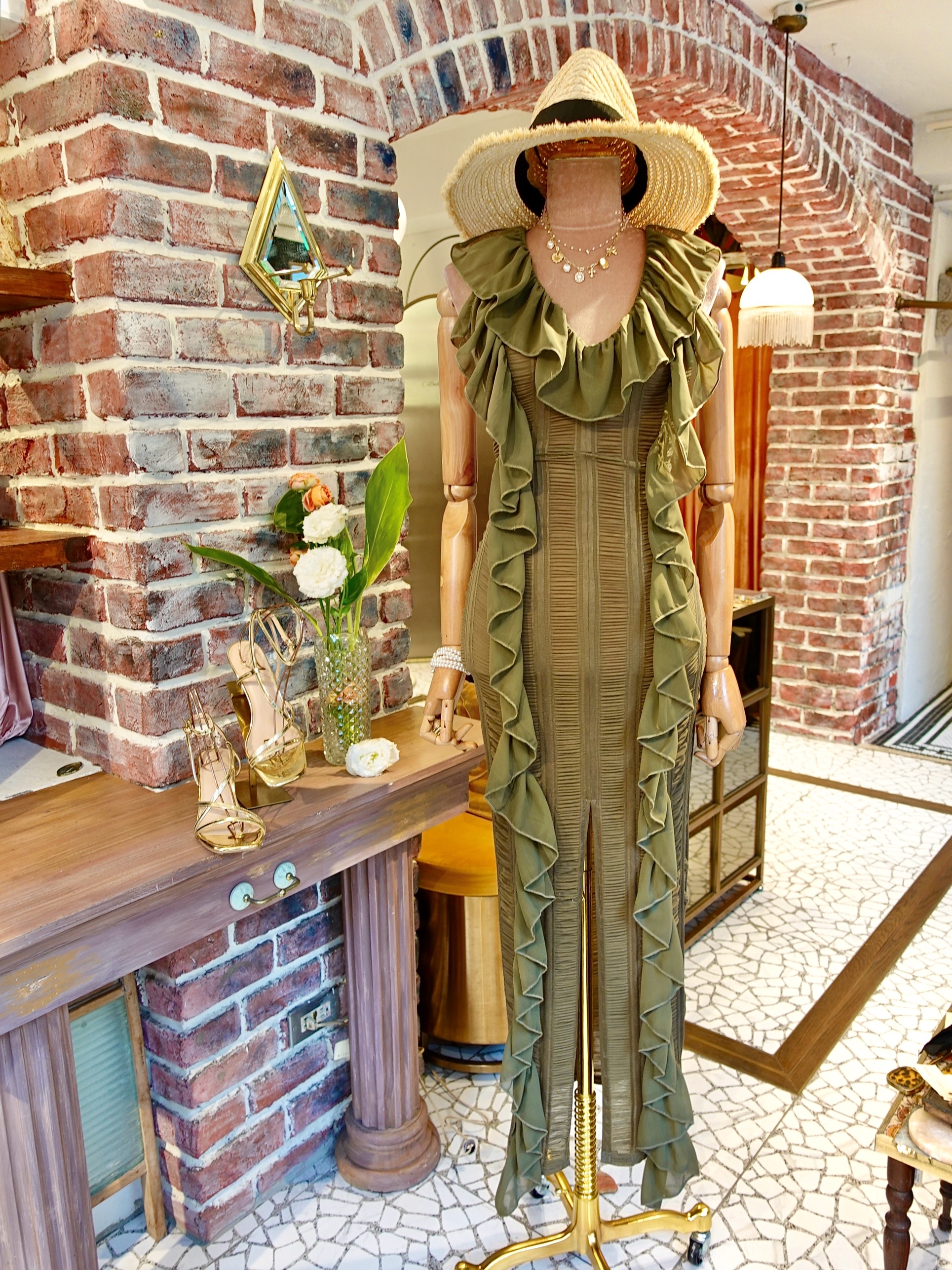 Olive橄欖綠色深V領壓摺紋理荷葉飾邊Dress