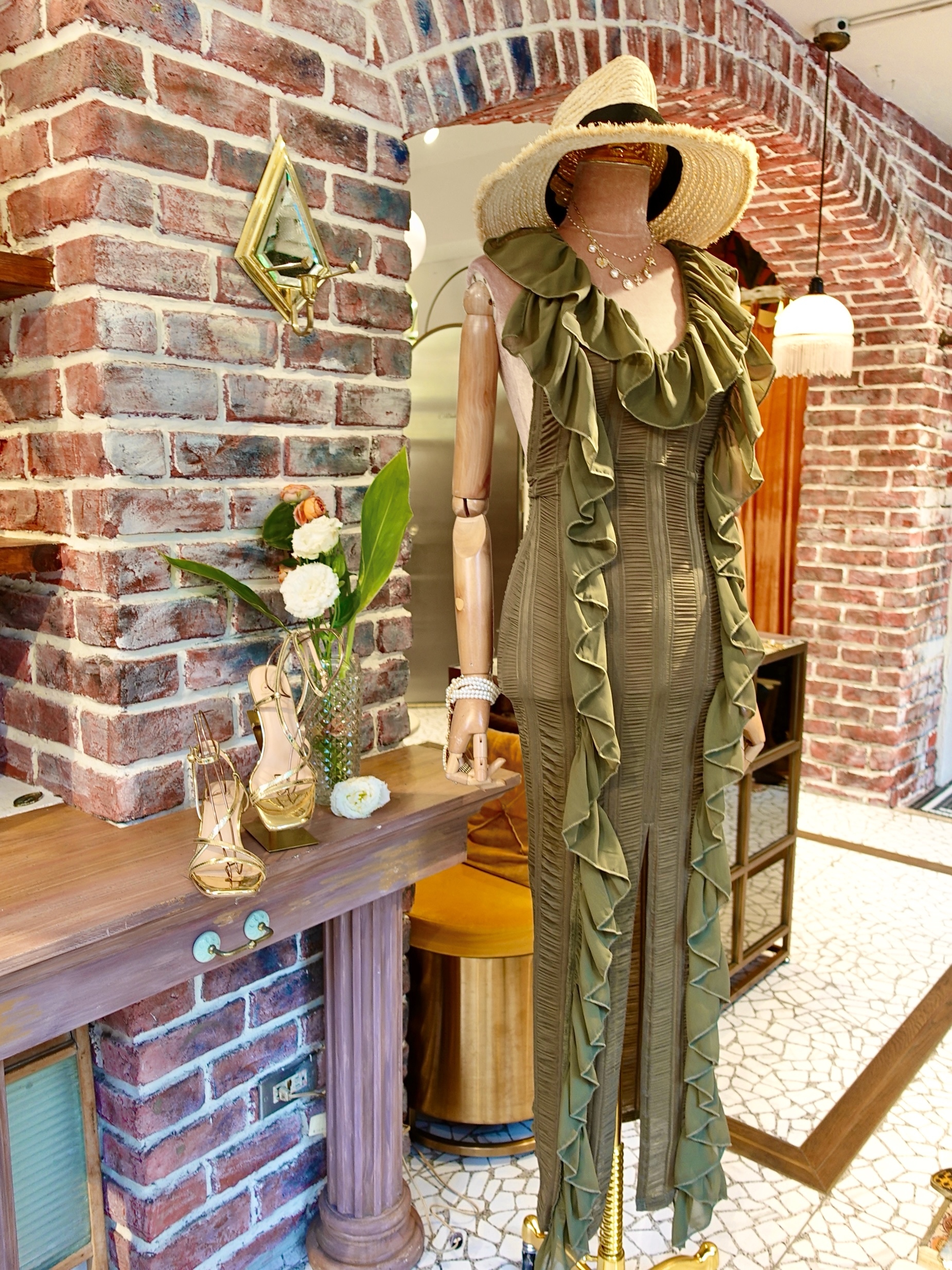 Olive橄欖綠色深V領壓摺紋理荷葉飾邊Dress